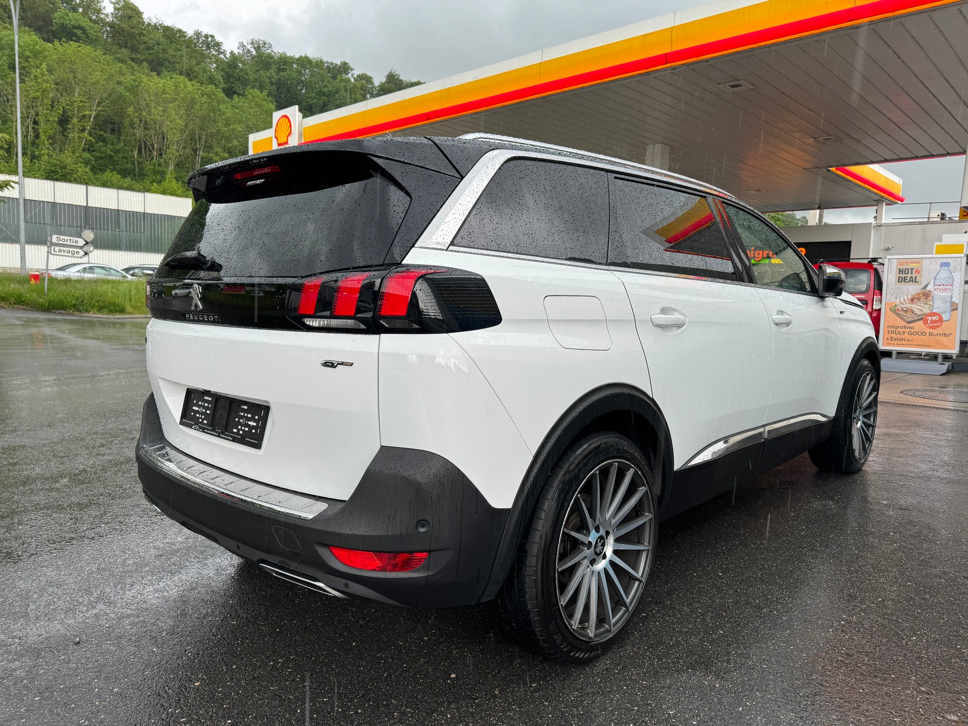 PEUGEOT 5008 2.0 BlueHDi GT EAT-image-5