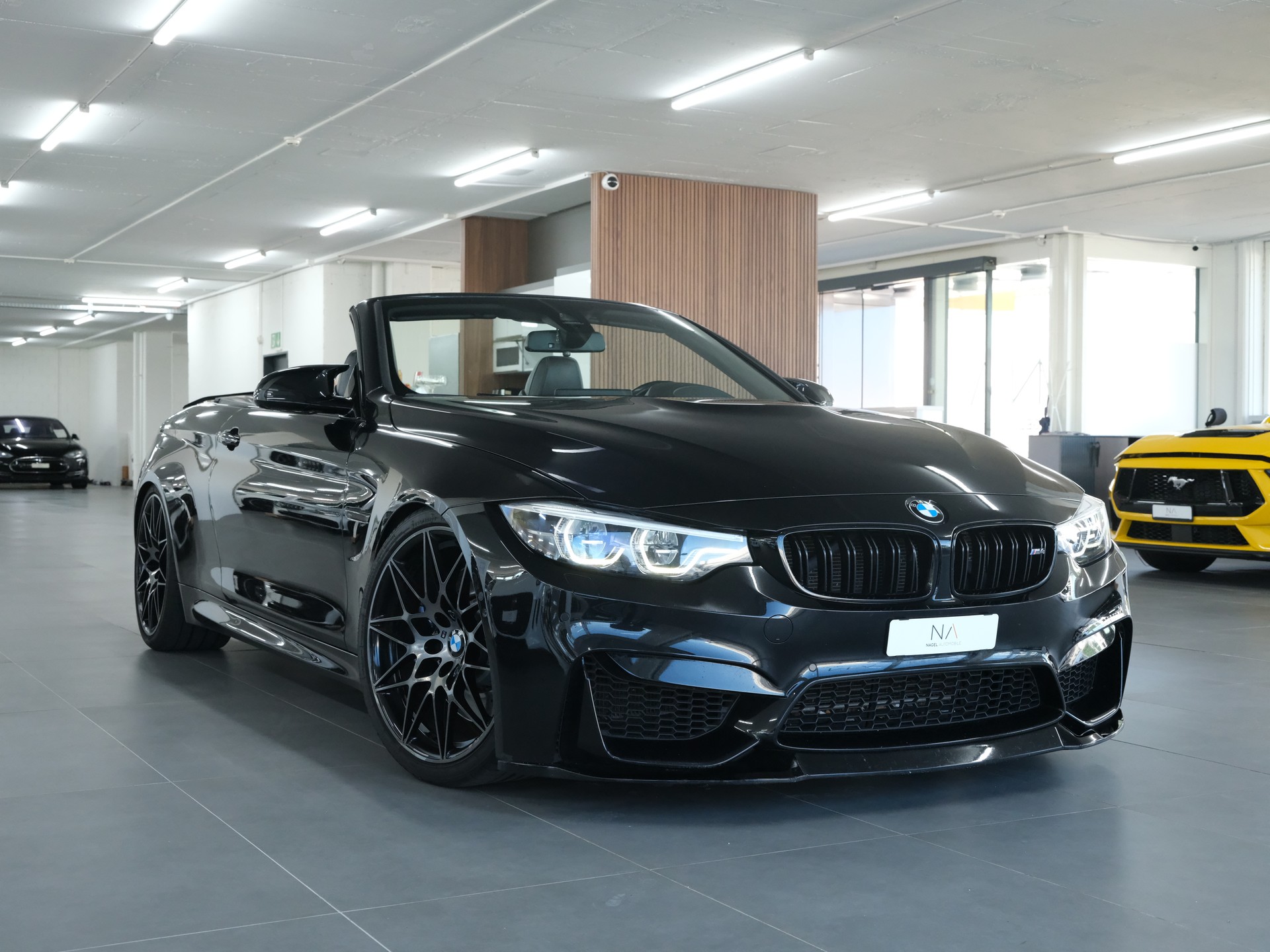 BMW M4 Cabriolet Competition DKG-showroom-element-1