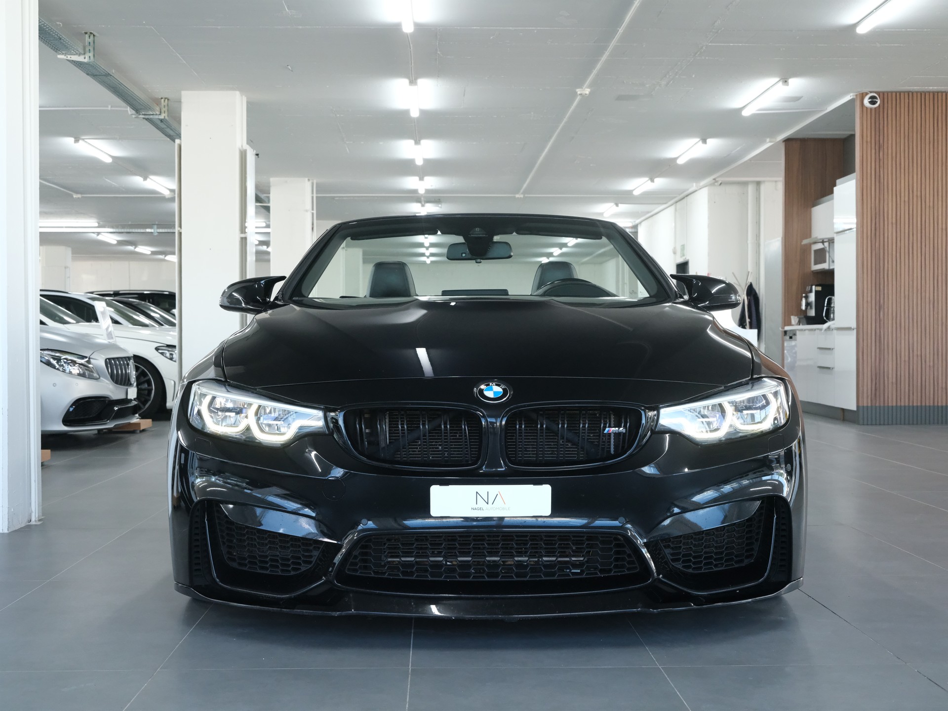 BMW M4 Cabriolet Competition DKG-showroom-element-3