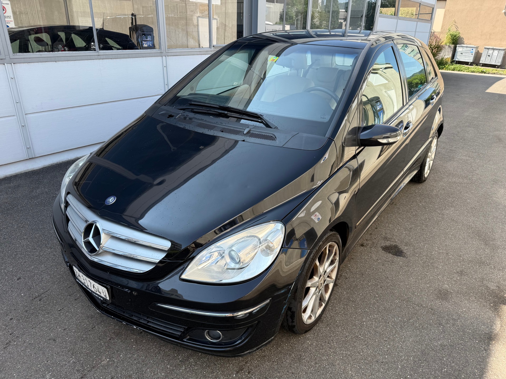 MERCEDES-BENZ B 170 *CH Fahrzeug *Automat *Lederausstattung-showroom-element-1