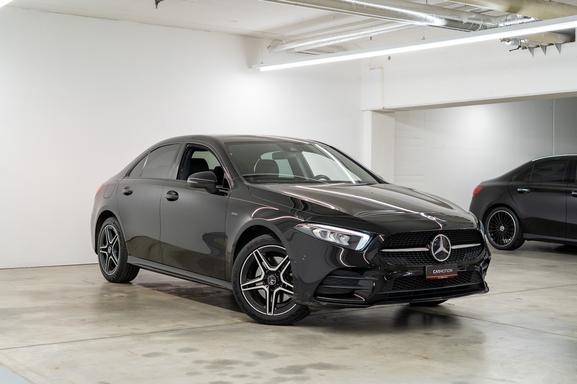 MERCEDES-BENZ A 250 e AMG Line Limousine-showroom-element-3