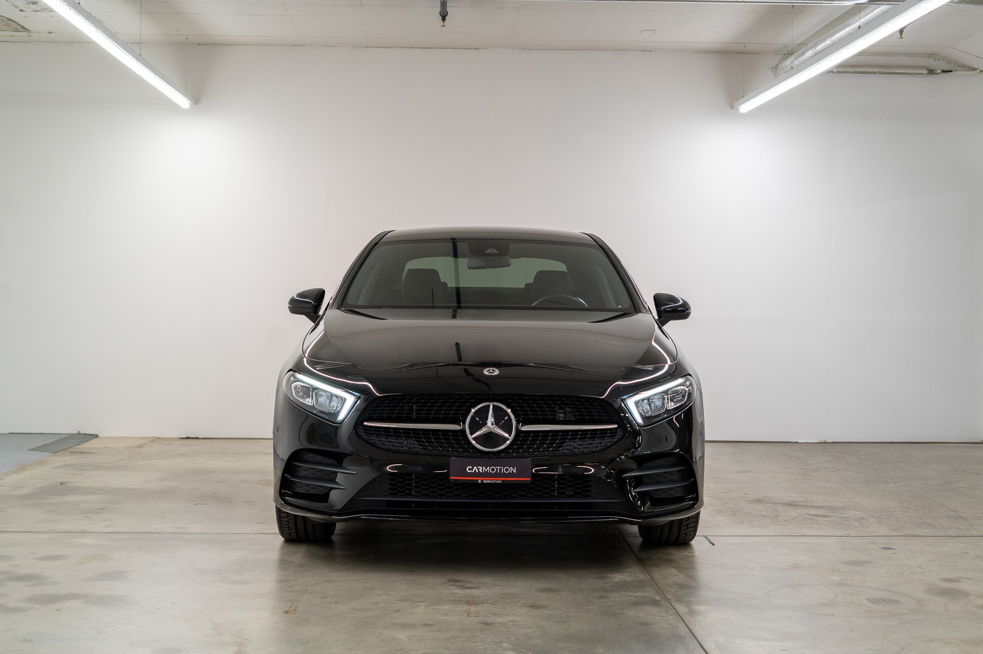 MERCEDES-BENZ A 250 e AMG Line Limousine-showroom-element-2