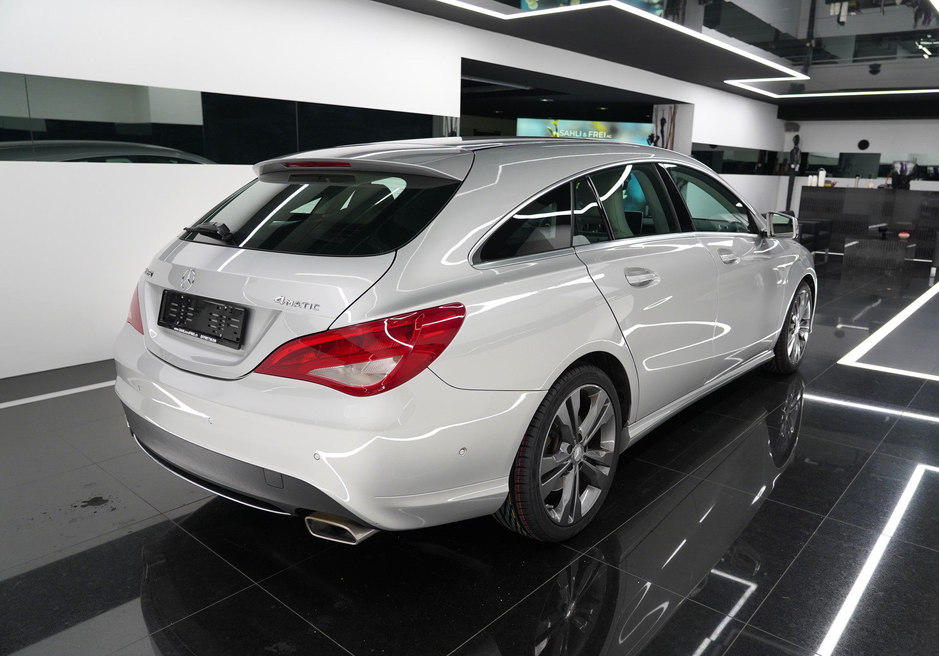 MERCEDES-BENZ CLA 250 Urban 4Matic-showroom-element-3