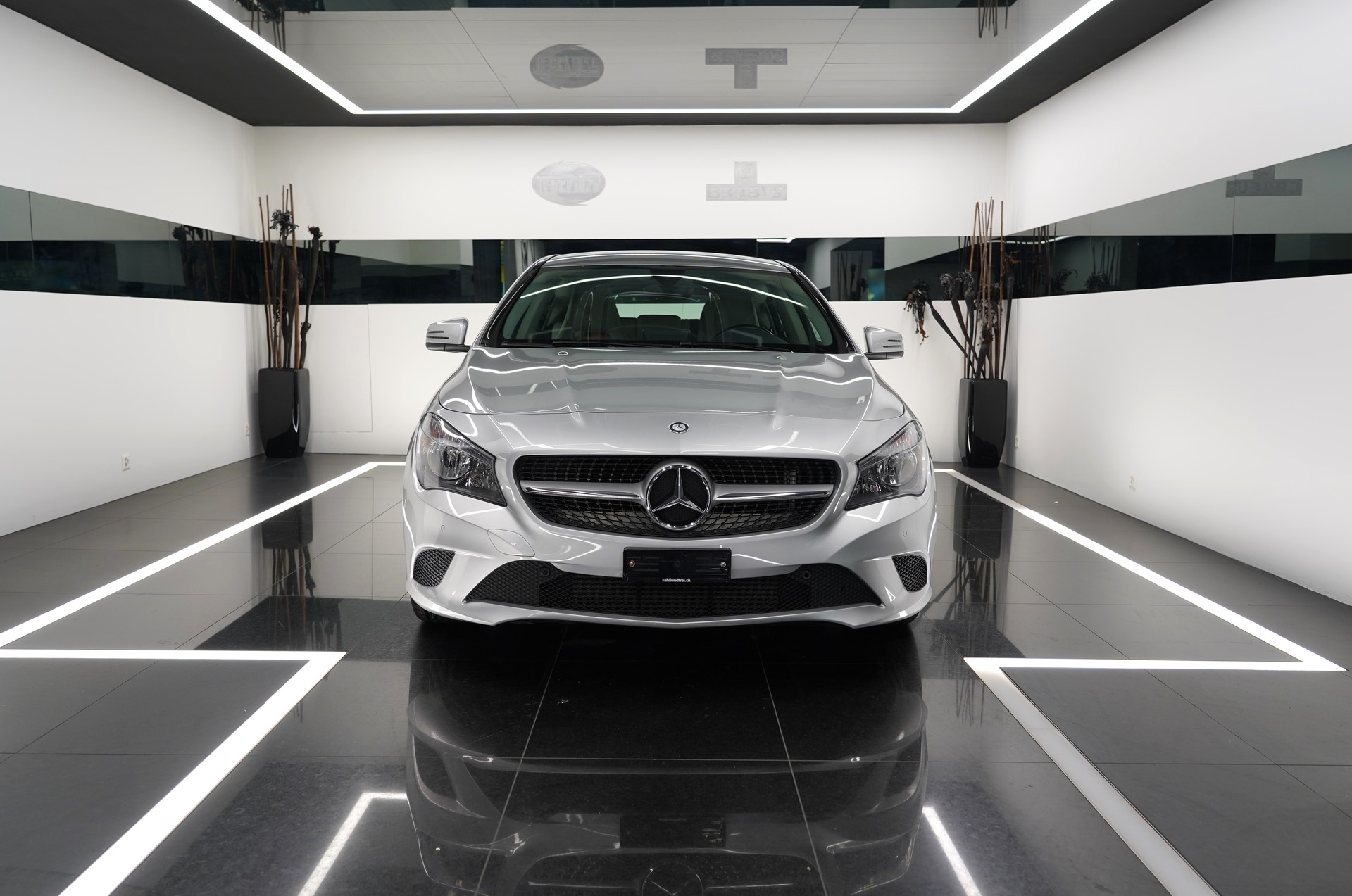 MERCEDES-BENZ CLA 250 Urban 4Matic-showroom-element-2