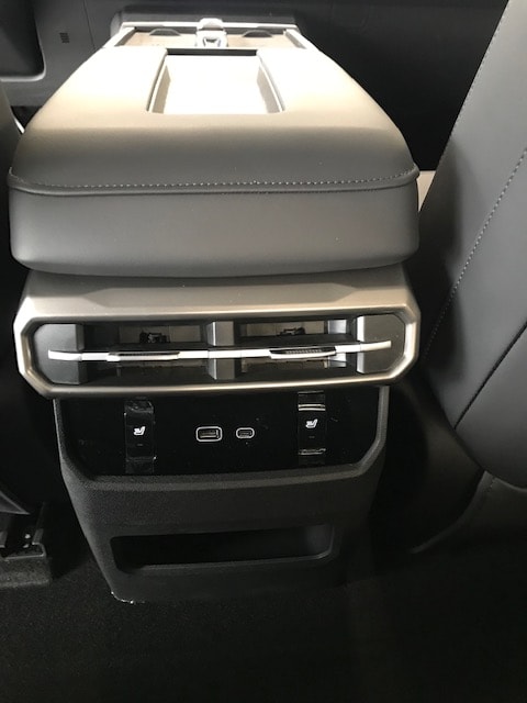 MAXUS eTerron 9 102kWh Luxury-image-11