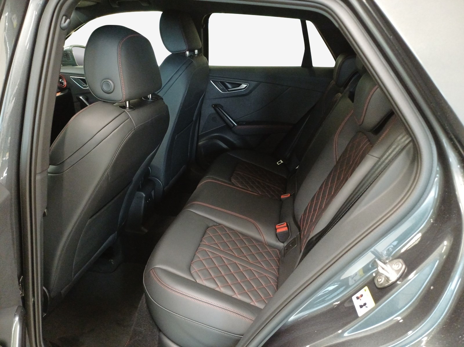 AUDI Q2 35 TFSI S line S-tronic-image-11