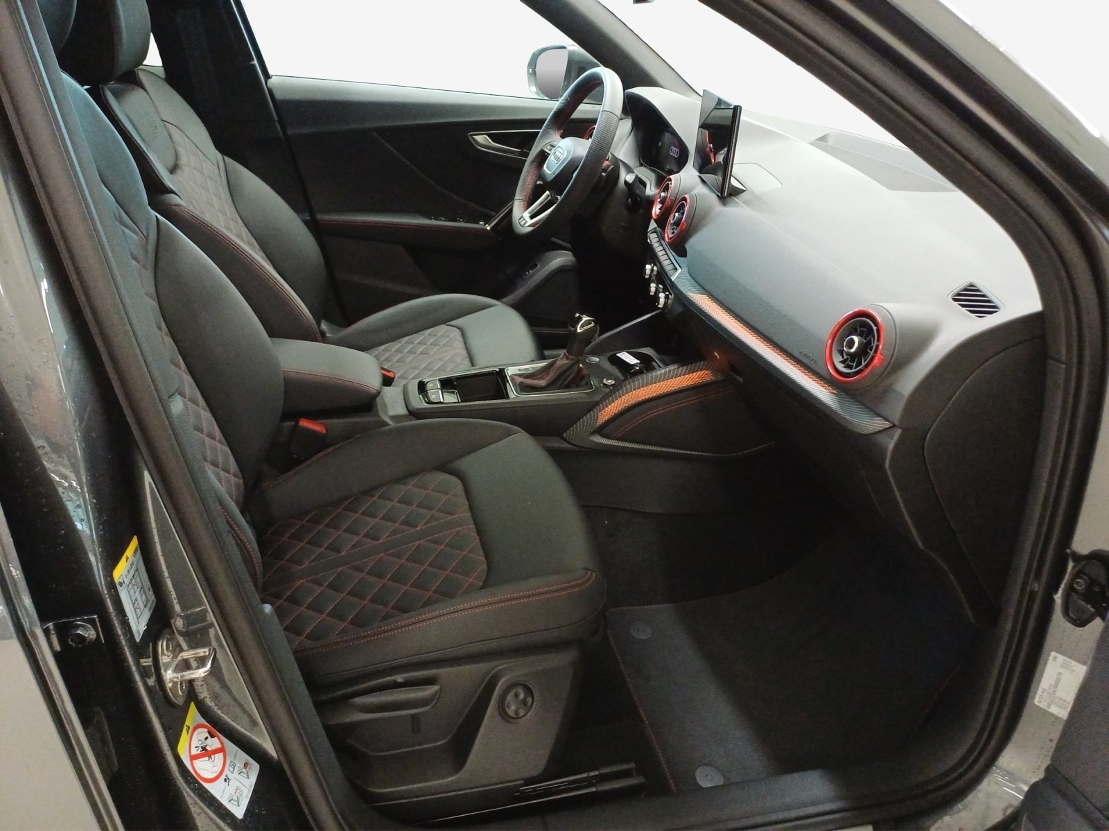 AUDI Q2 35 TFSI S line S-tronic-image-15