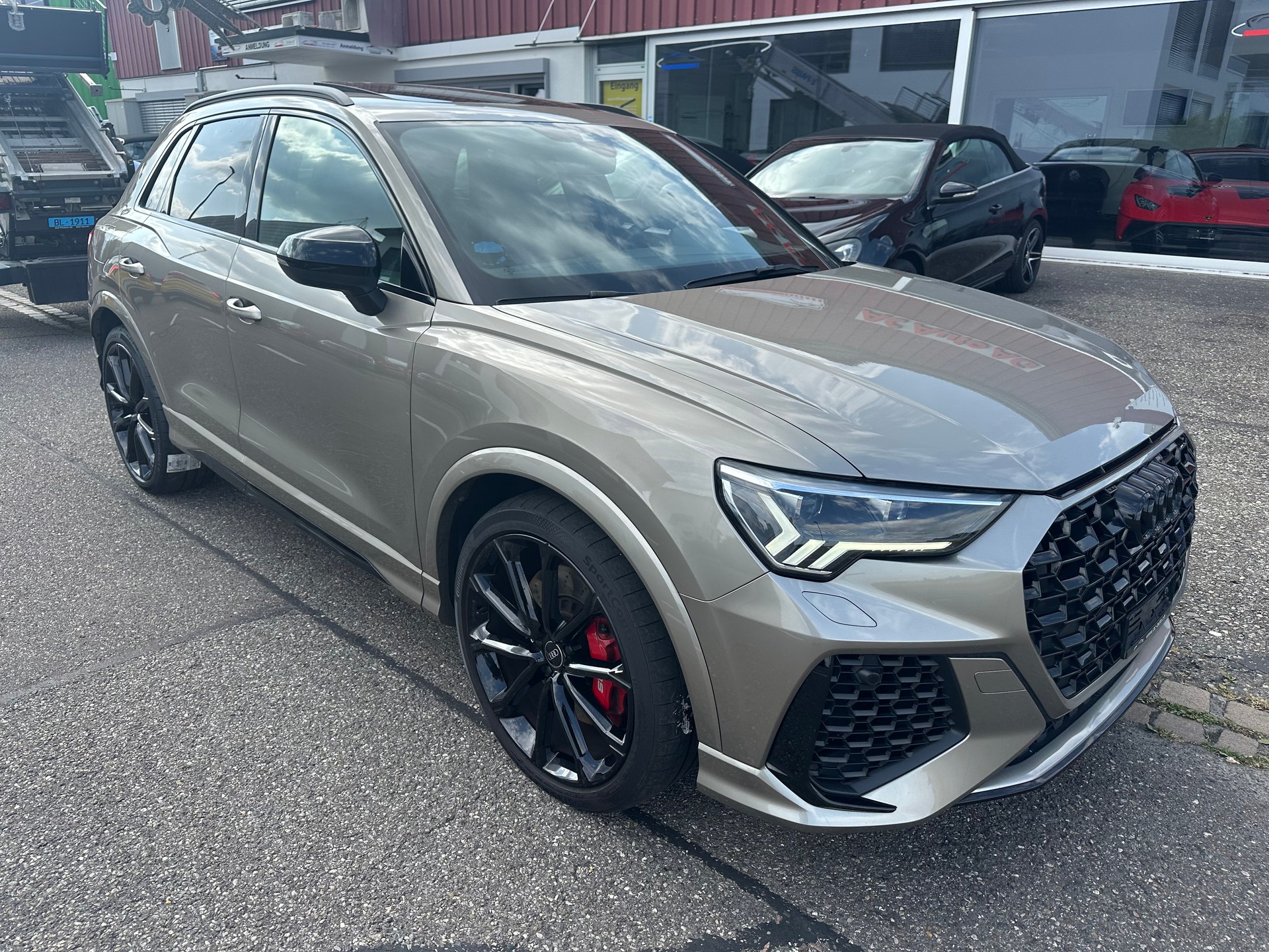 AUDI RS Q3 2.5 TFSI quattro S tronic-showroom-element-1