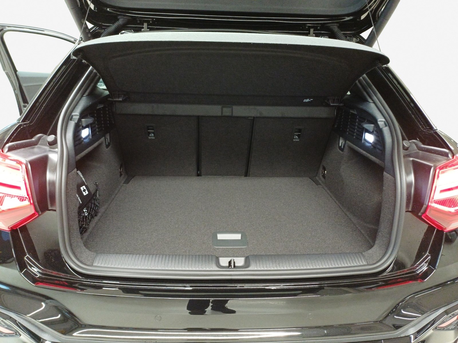 AUDI Q2 35 TFSI S line S-tronic-image-12