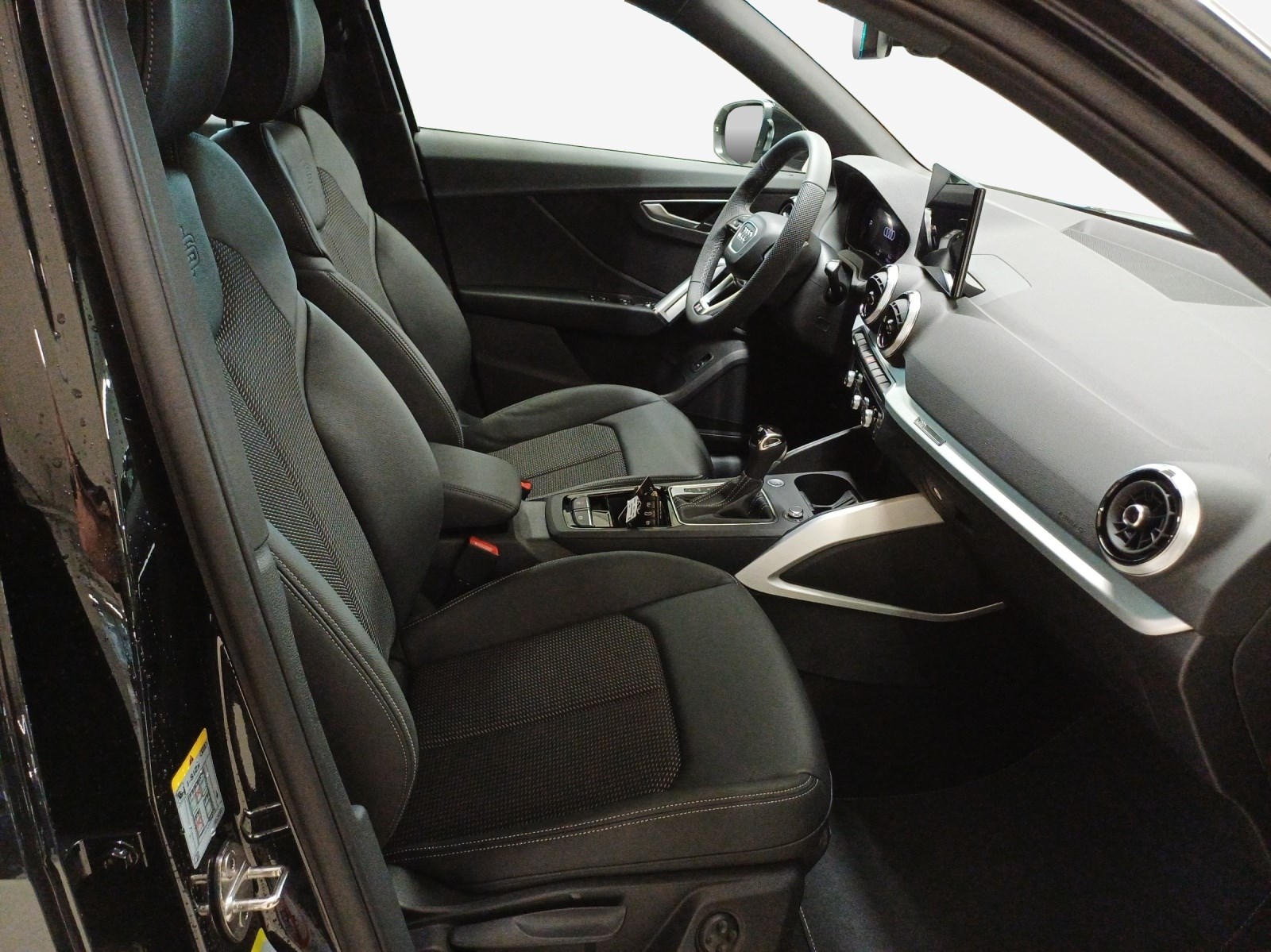 AUDI Q2 35 TFSI S line S-tronic-image-15