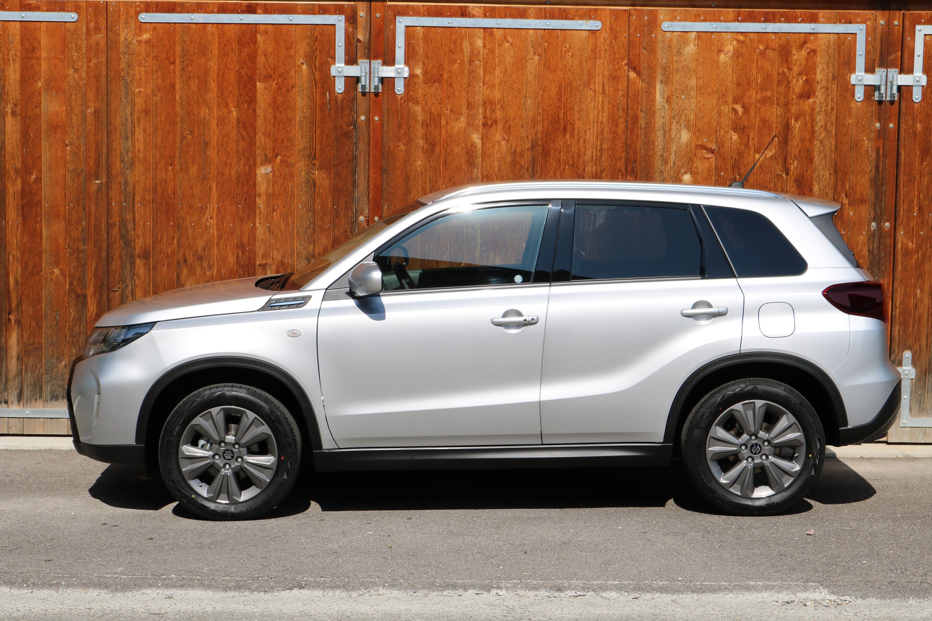 SUZUKI Vitara 1.4 Boosterjet Compact + 4x4 Hybrid-showroom-element-1