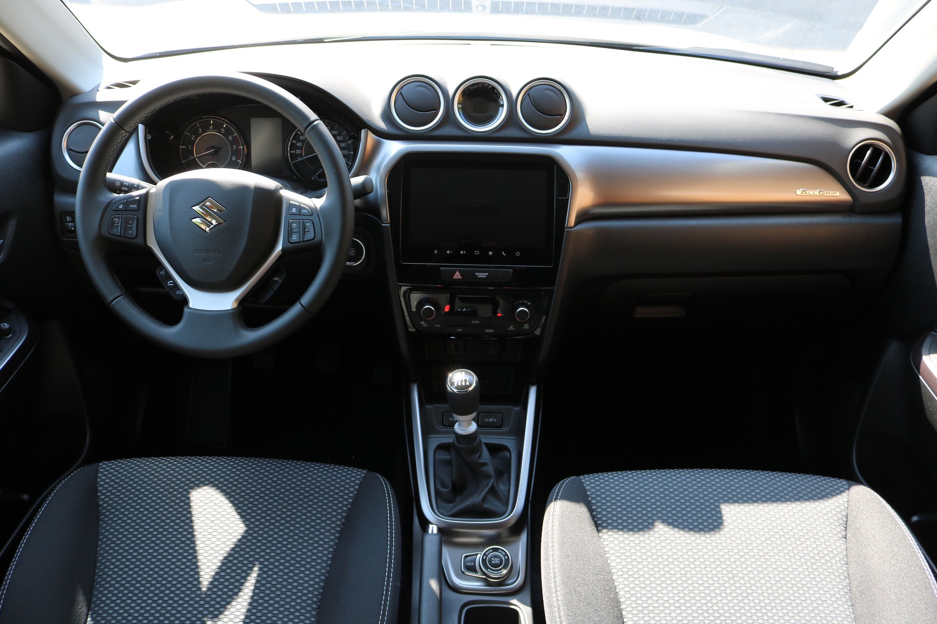SUZUKI Vitara 1.4 Boosterjet Compact + 4x4 Hybrid-showroom-element-3