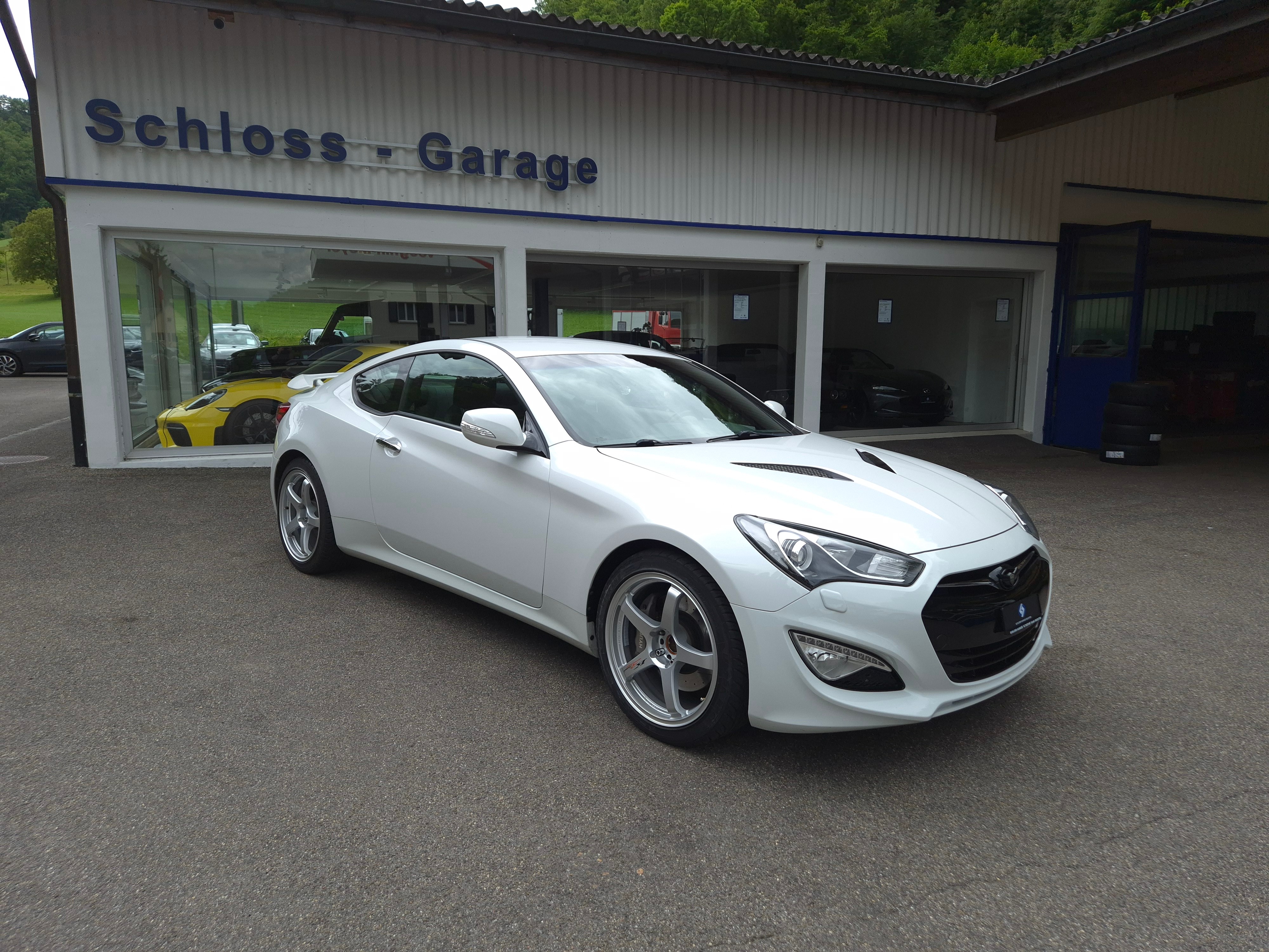 HYUNDAI Genesis 2.0 Turbo (Coupé) Hyundai HYUNDAI Genesis 2.0 Turbo (Coupé)
