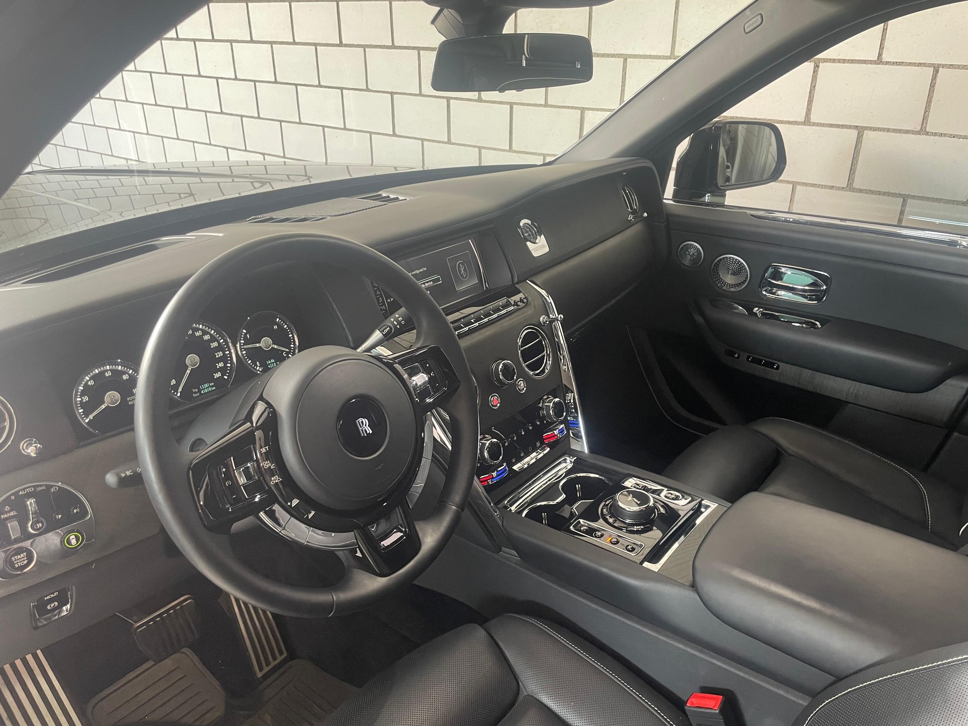 ROLLS-ROYCE Cullinan 6.7 V12 Traumausstattung-showroom-element-3