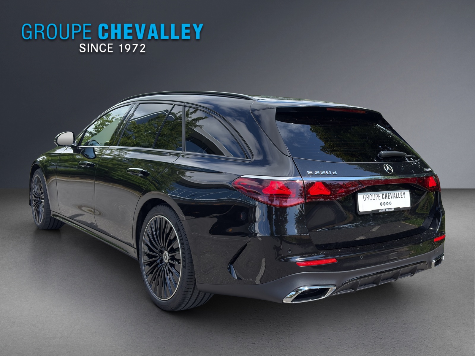 MERCEDES-BENZ E 220 d T 4Matic 9G-Tronic-showroom-element-3