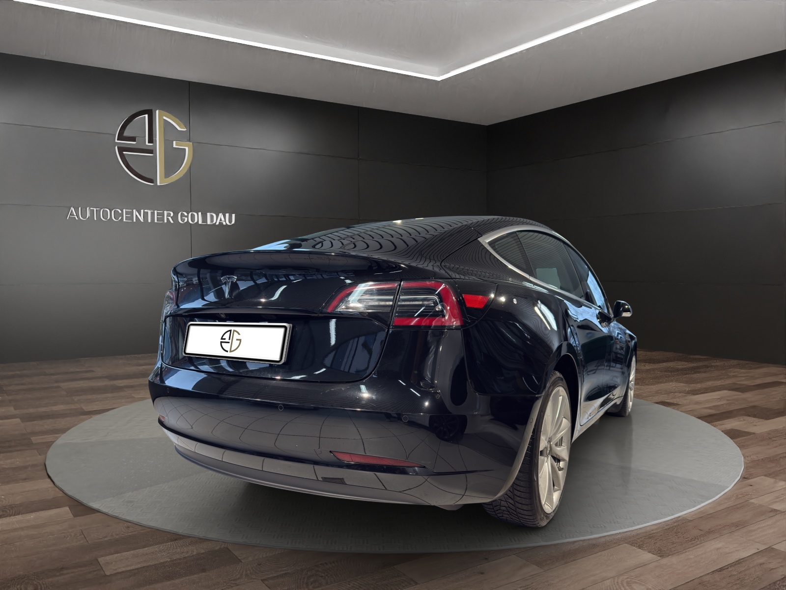TESLA Model 3 Long Range Dual Motor AWD-showroom-element-3