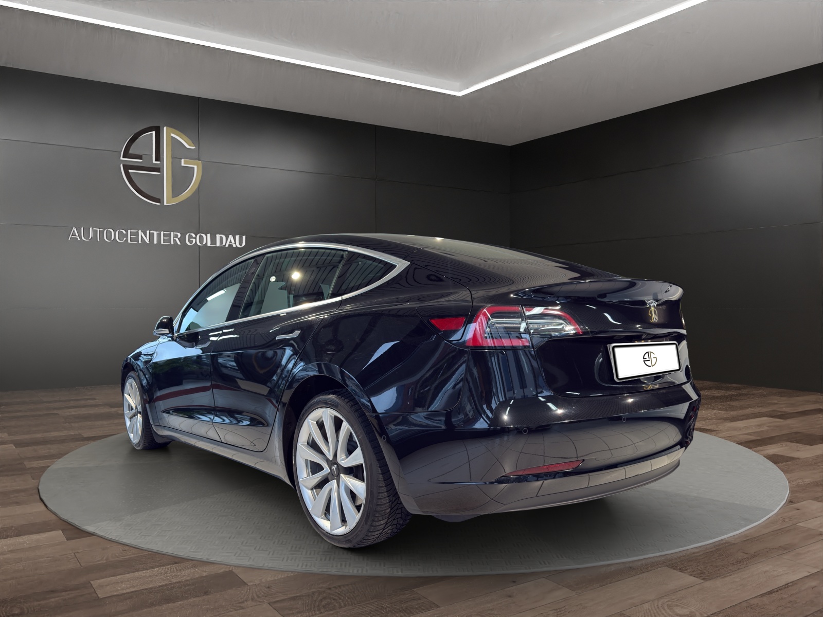 TESLA Model 3 Long Range Dual Motor AWD-showroom-element-1