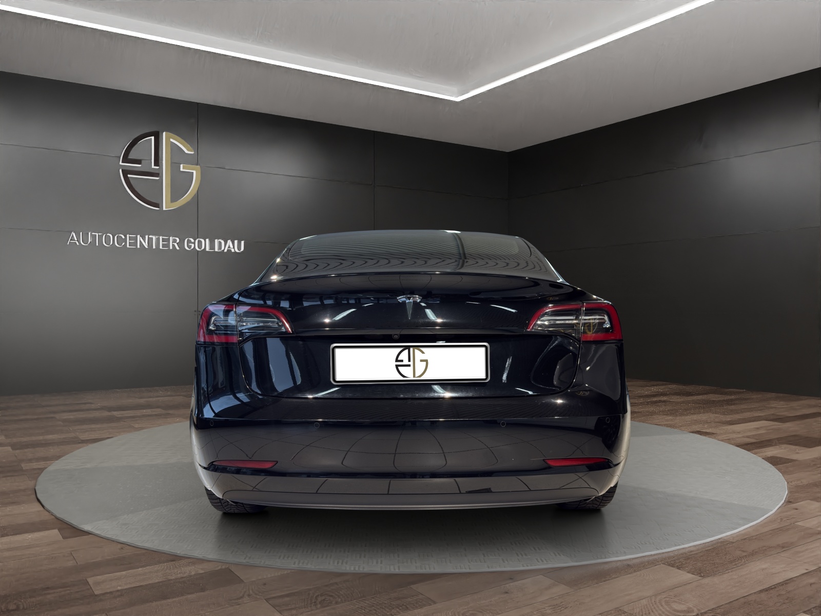 TESLA Model 3 Long Range Dual Motor AWD-showroom-element-2