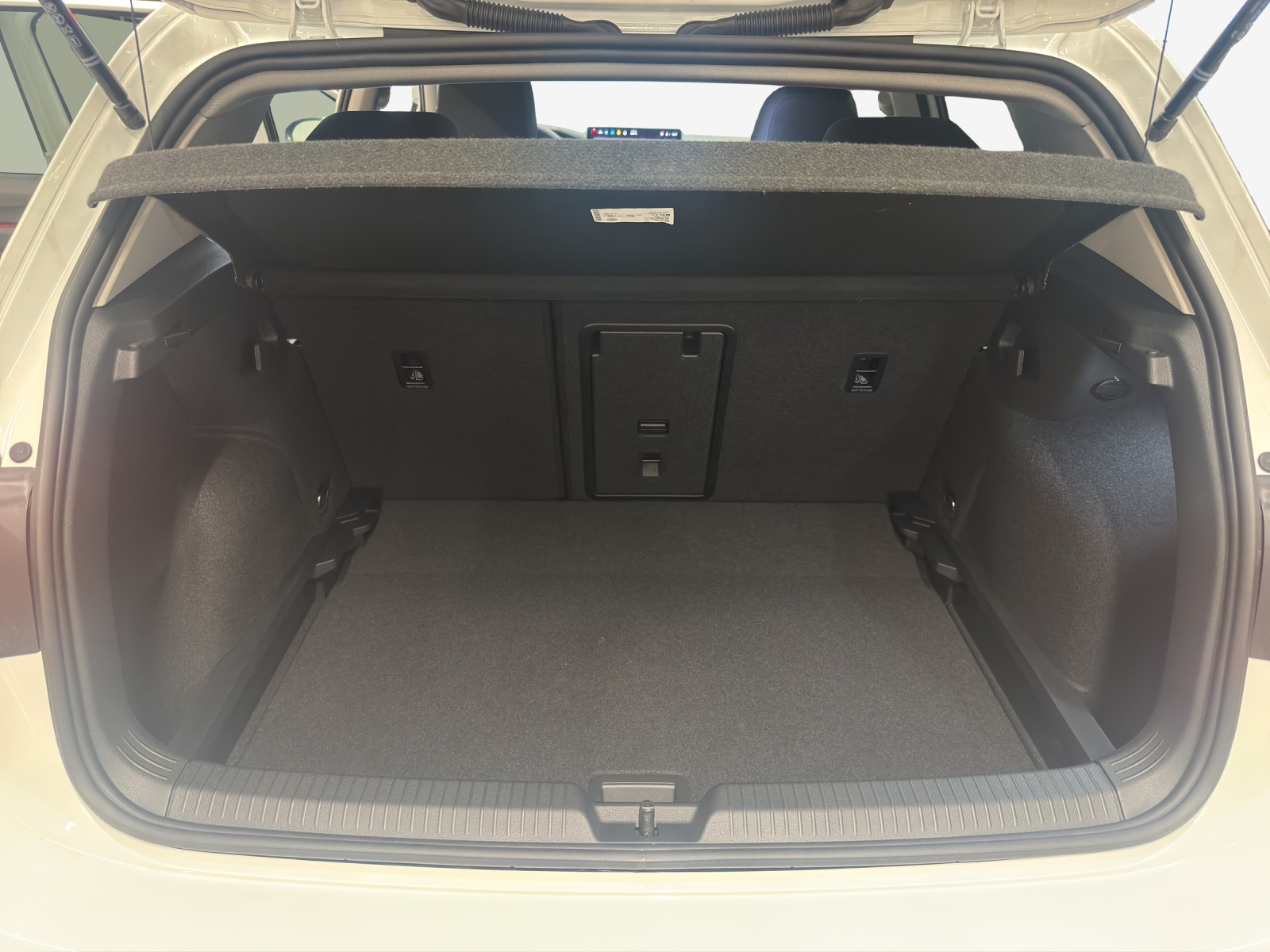 VW Golf 1.5 e TSI mHEV Life DSG-image-12