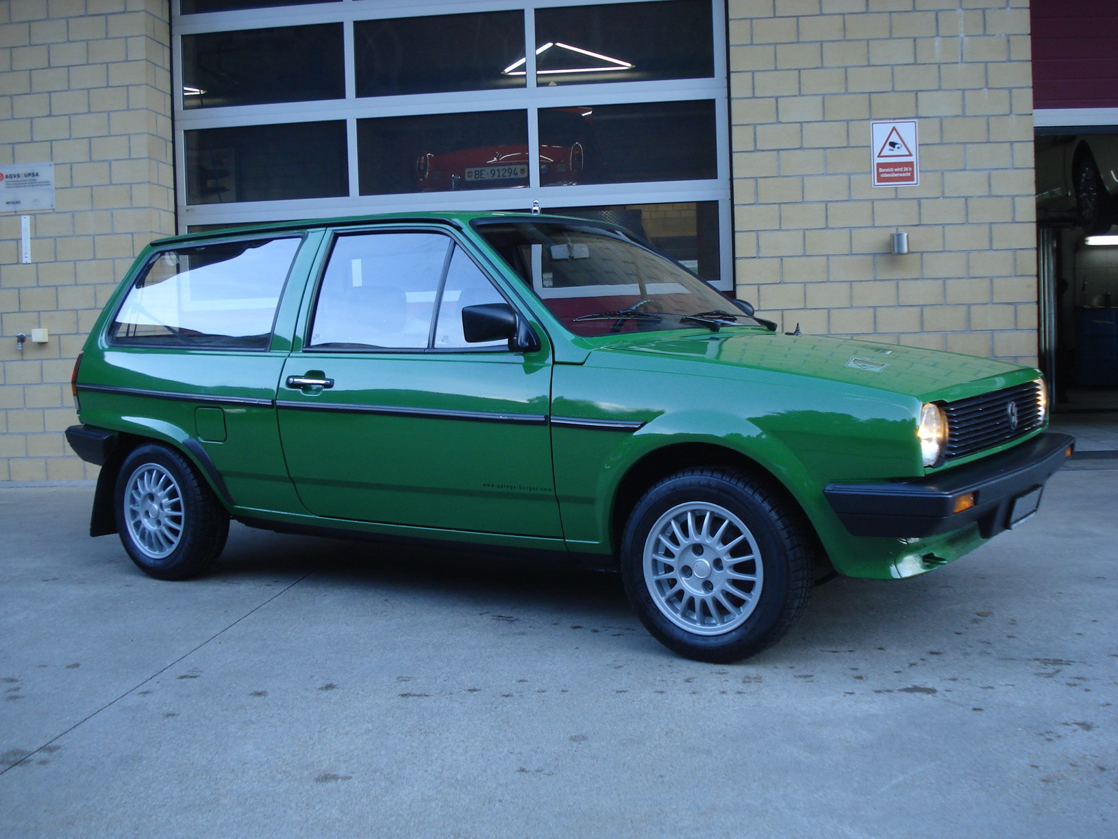 VW Polo 1300 C (X)-showroom-element-1