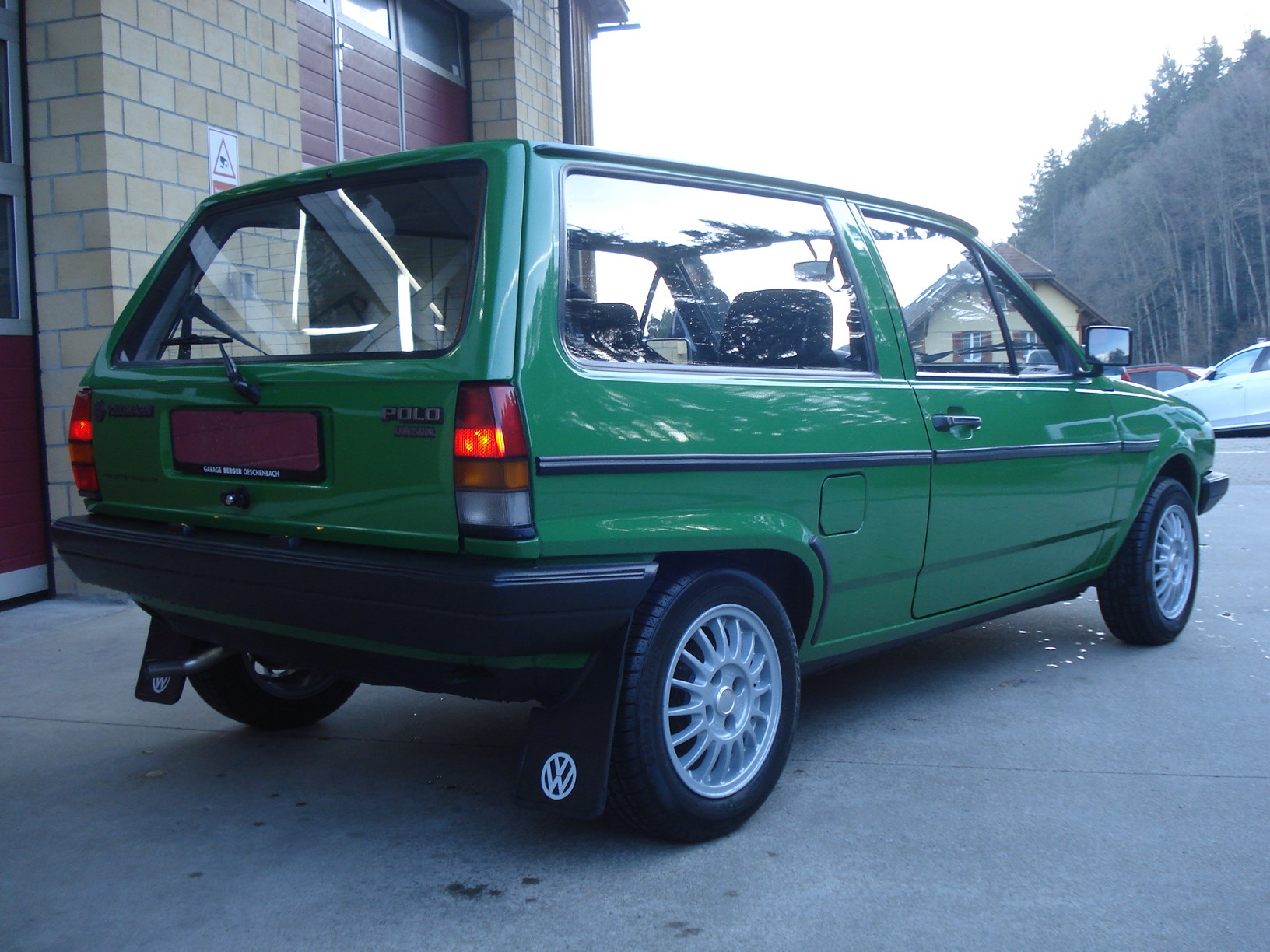 VW Polo 1300 C (X)-showroom-element-2