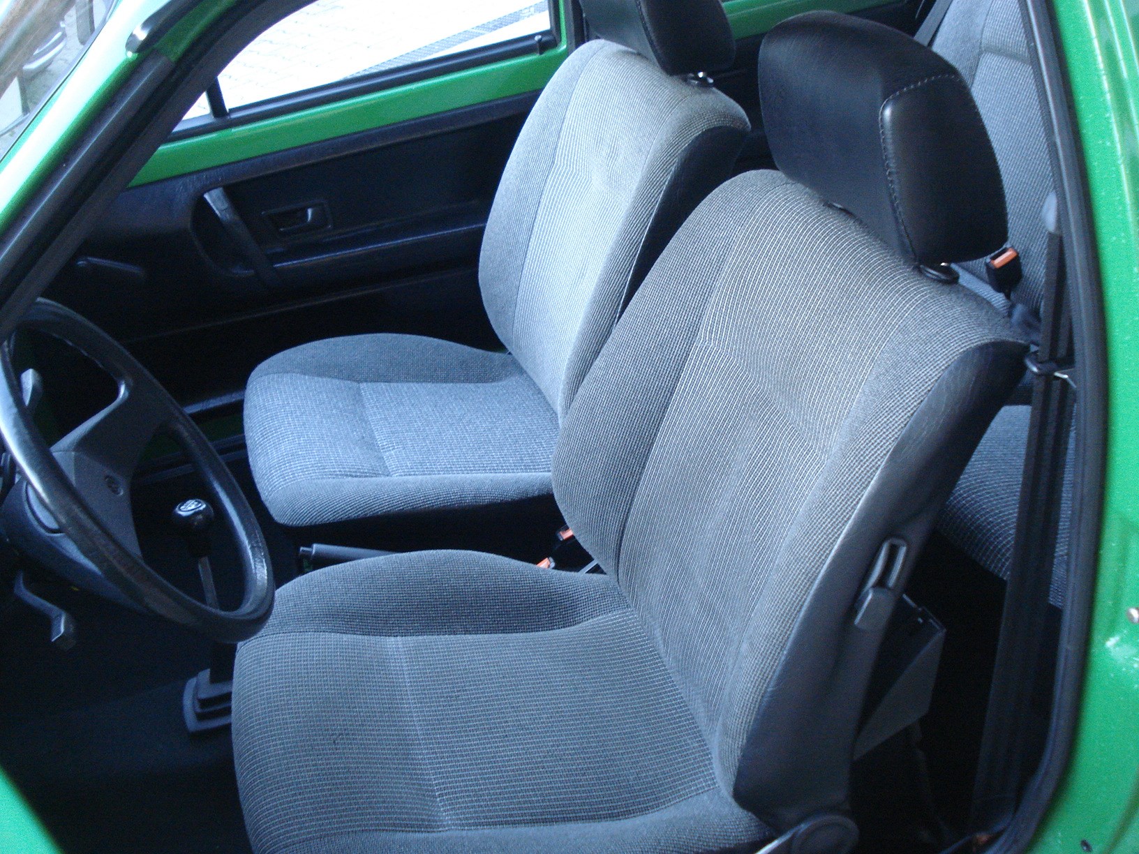 VW Polo 1300 C (X)-showroom-element-3