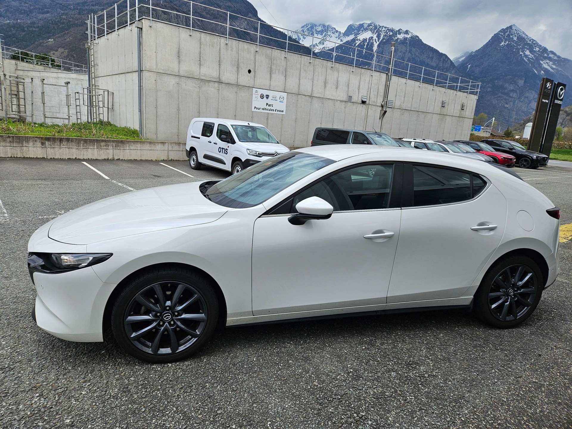 MAZDA 3 Hatchback 2.0 150 Ambition Plus-image-1