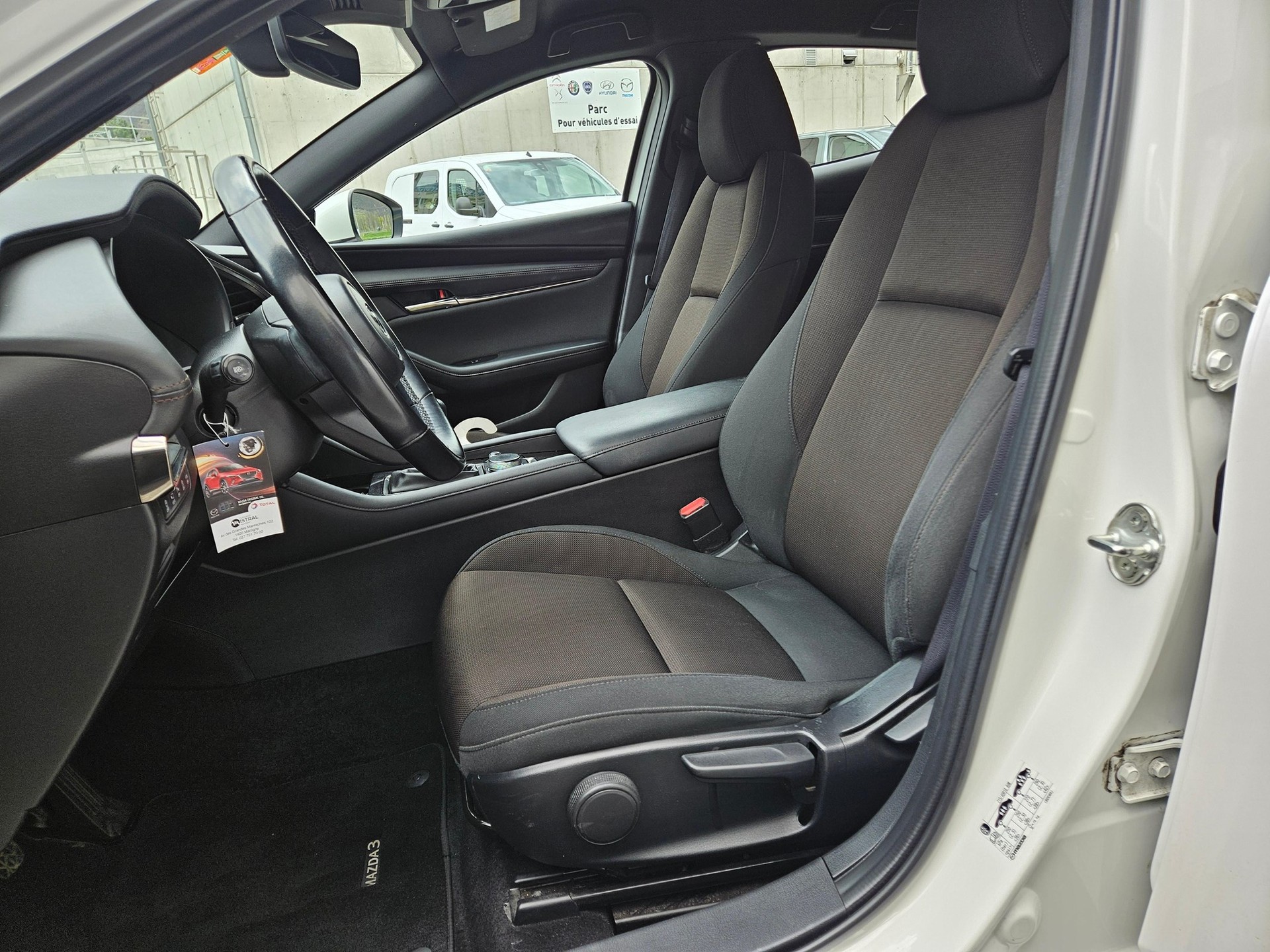 MAZDA 3 Hatchback 2.0 150 Ambition Plus-image-10