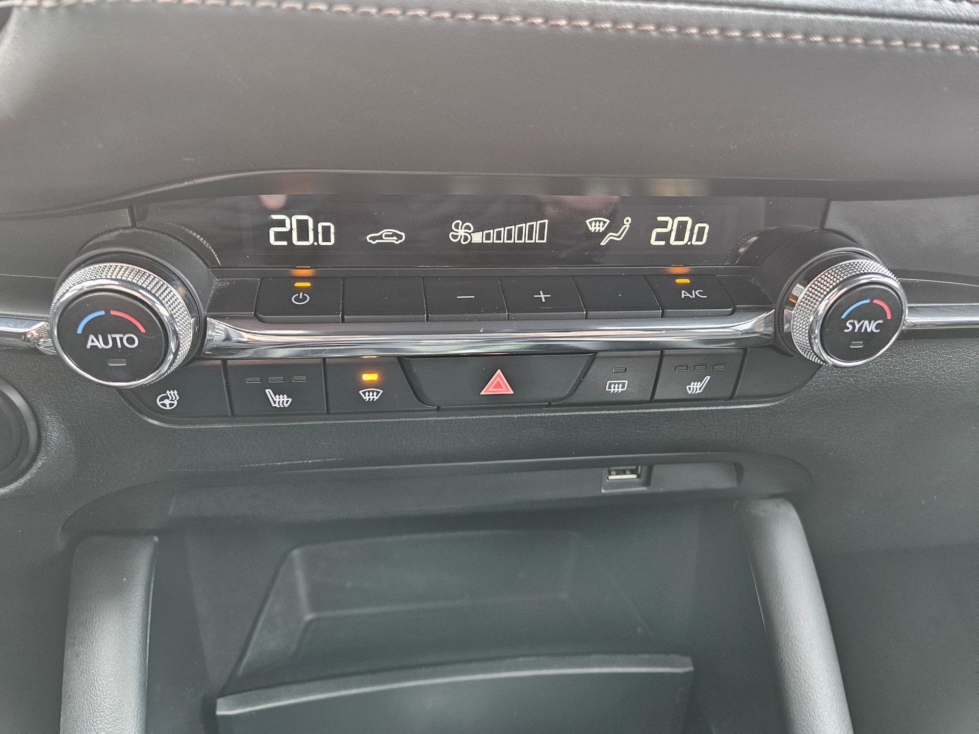 MAZDA 3 Hatchback 2.0 150 Ambition Plus-image-13