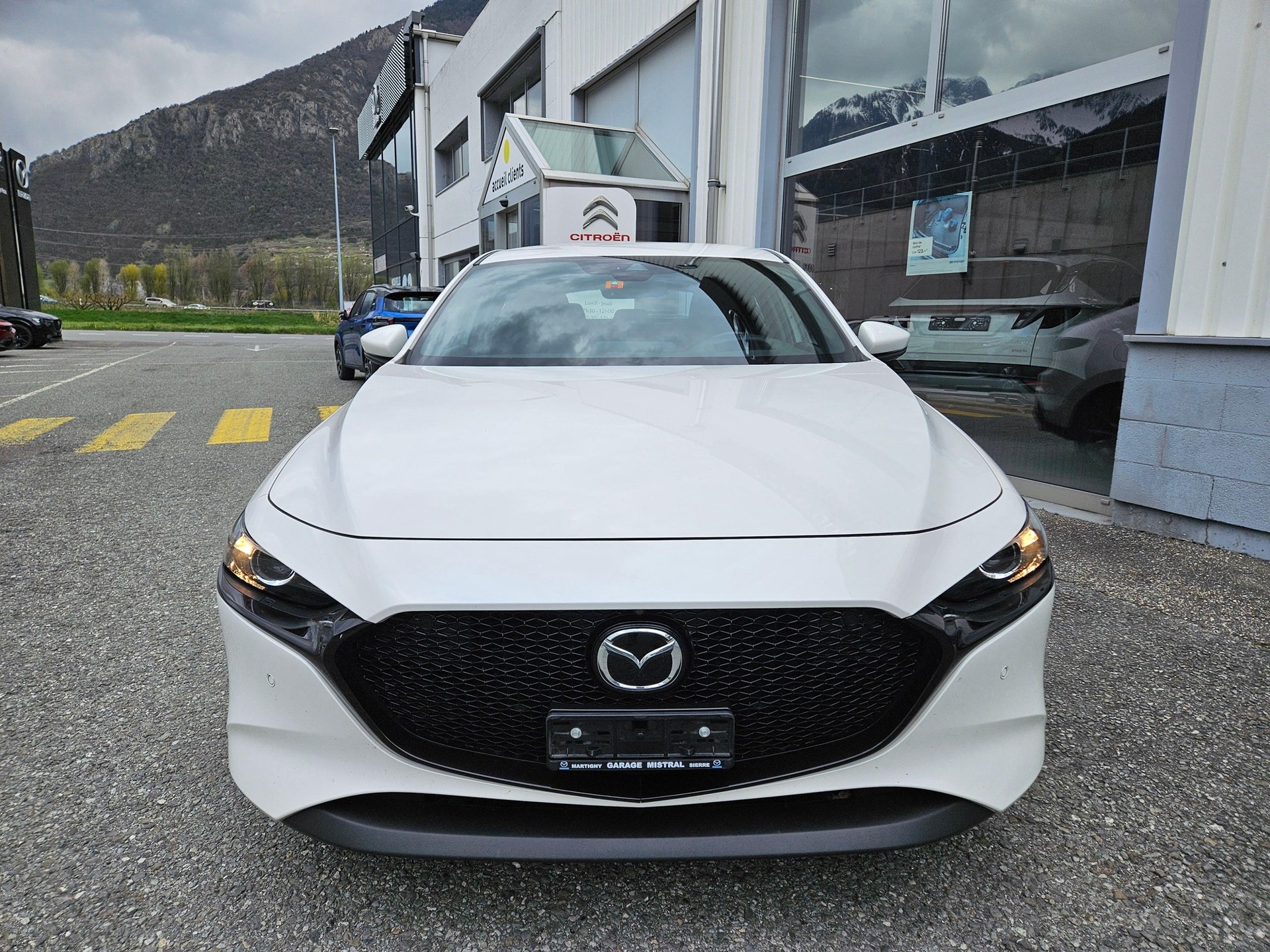 MAZDA 3 Hatchback 2.0 150 Ambition Plus-image-2