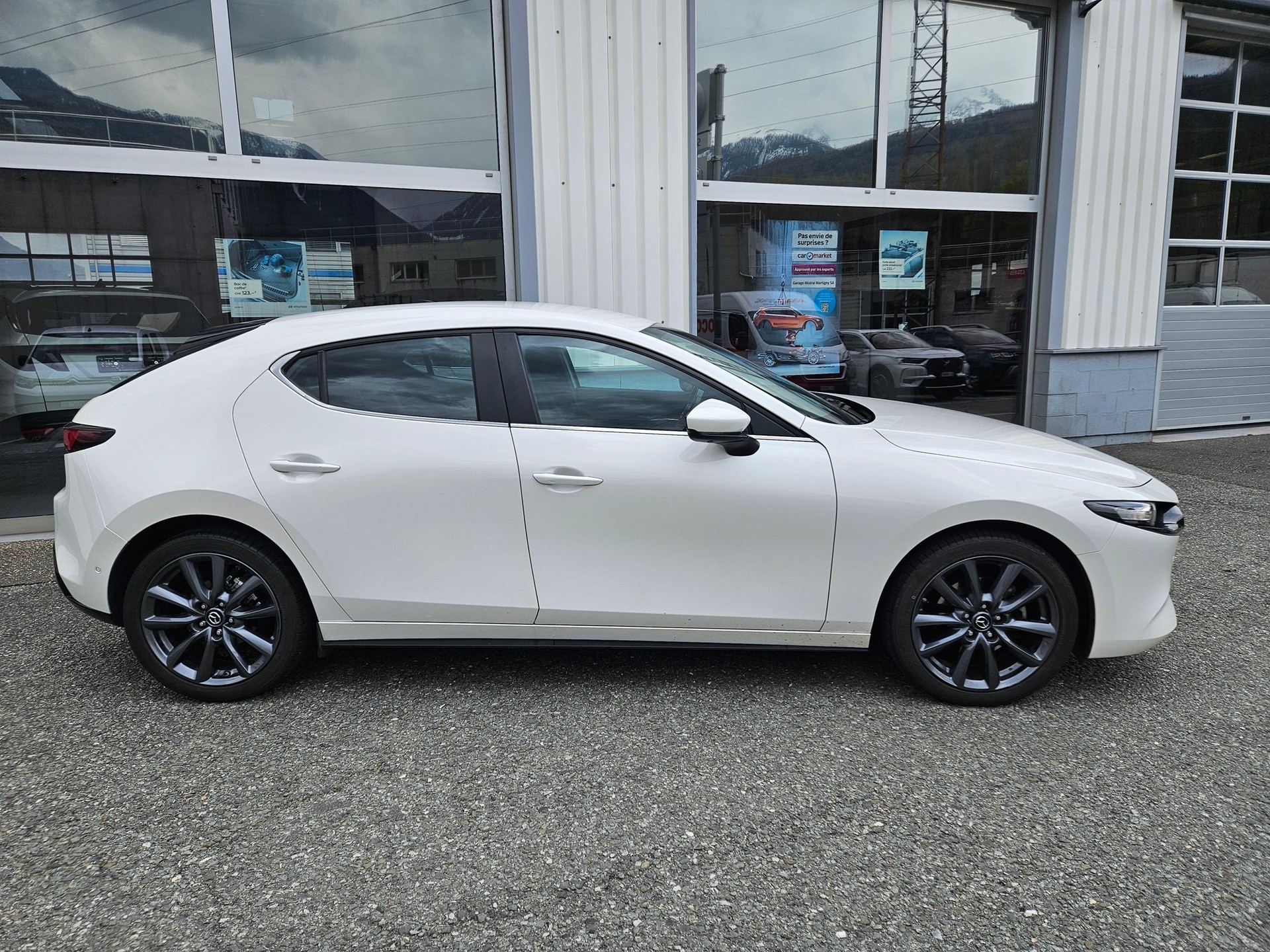MAZDA 3 Hatchback 2.0 150 Ambition Plus-image-4