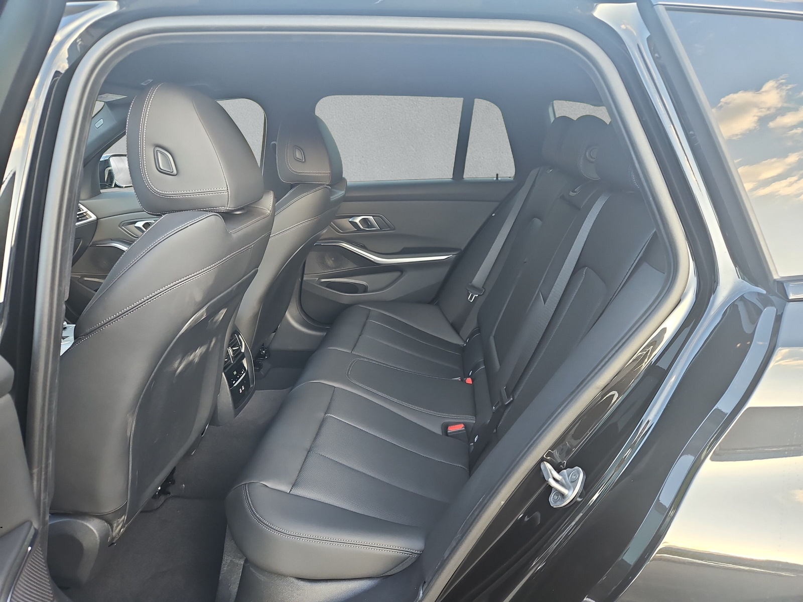 BMW 330i Touring xDrive Steptronic M Sport-image-11