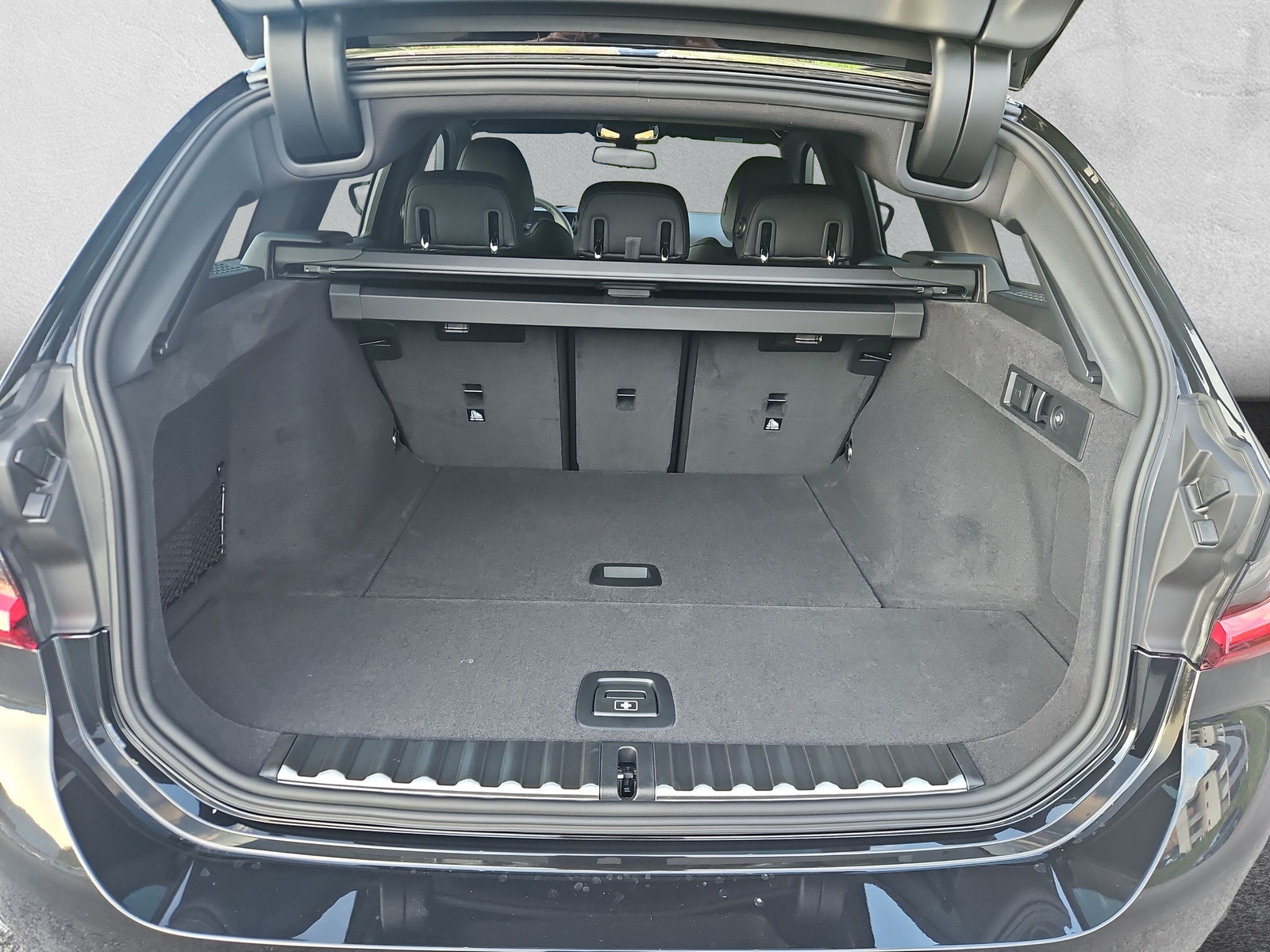 BMW 330i Touring xDrive Steptronic M Sport-image-9