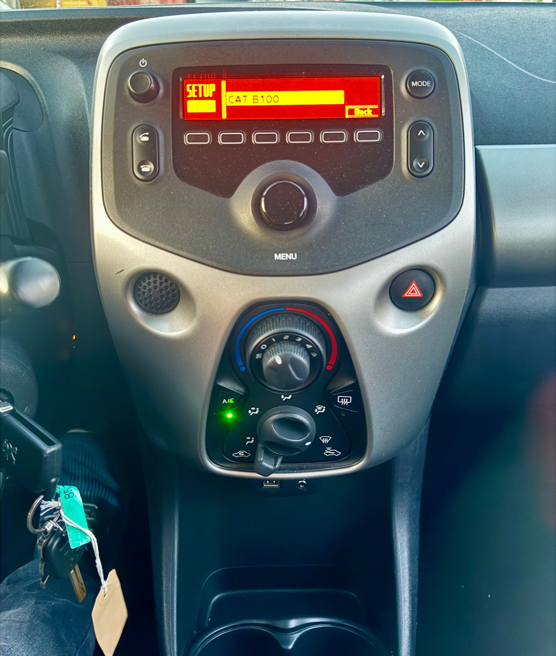 PEUGEOT 108 1.2 VTi Allure-image-14