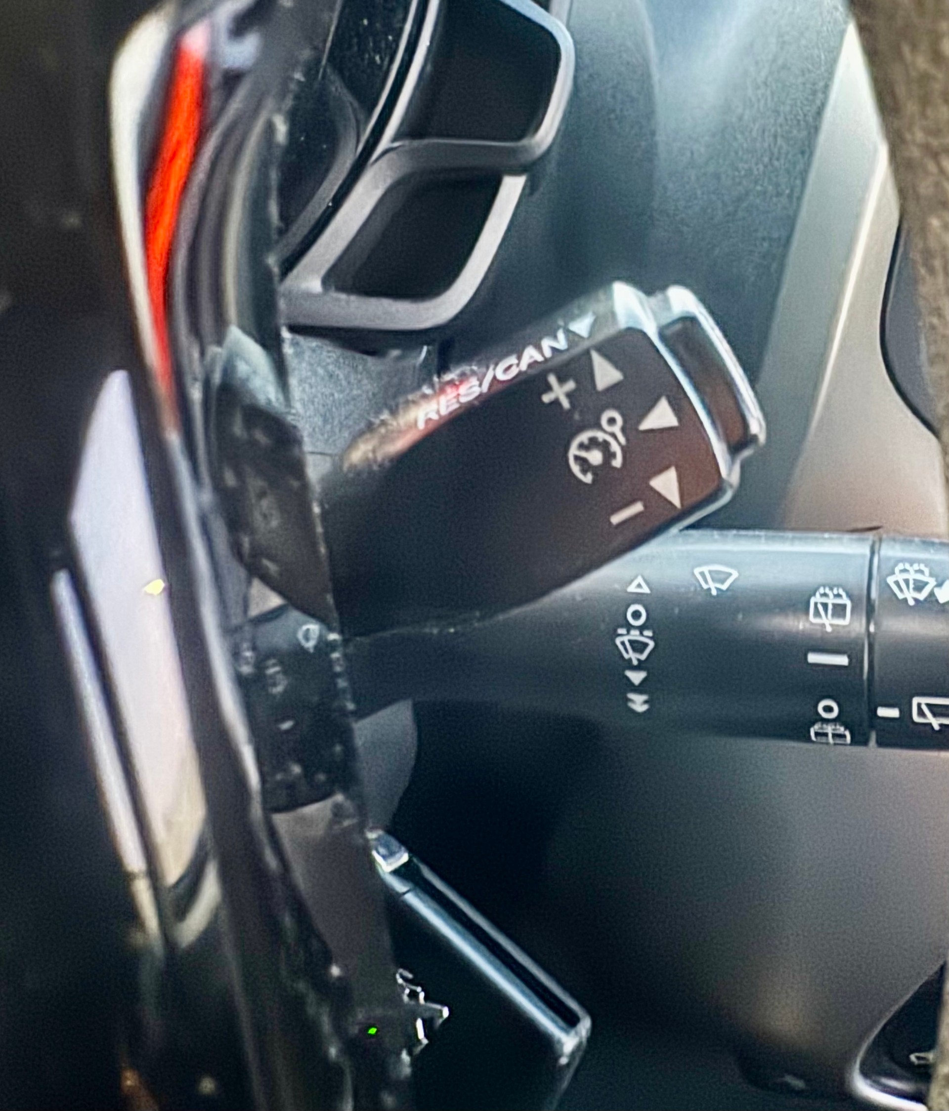PEUGEOT 108 1.2 VTi Allure-image-17