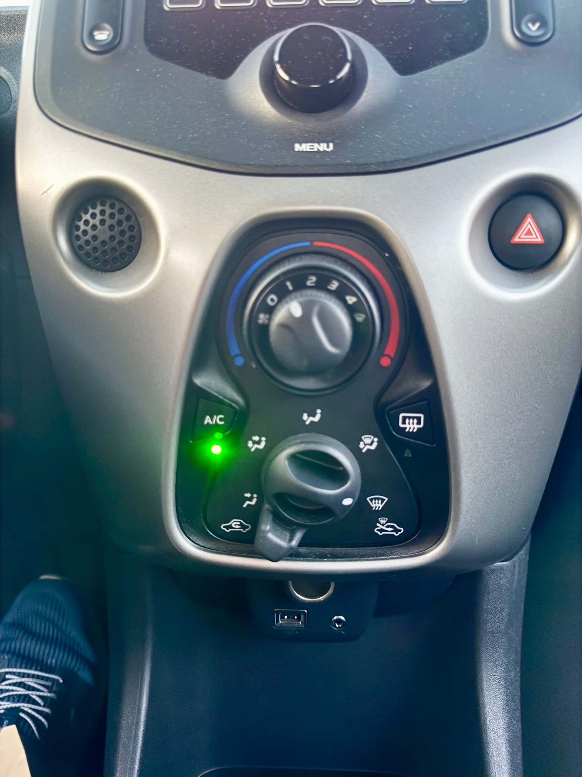 PEUGEOT 108 1.2 VTi Allure-image-15