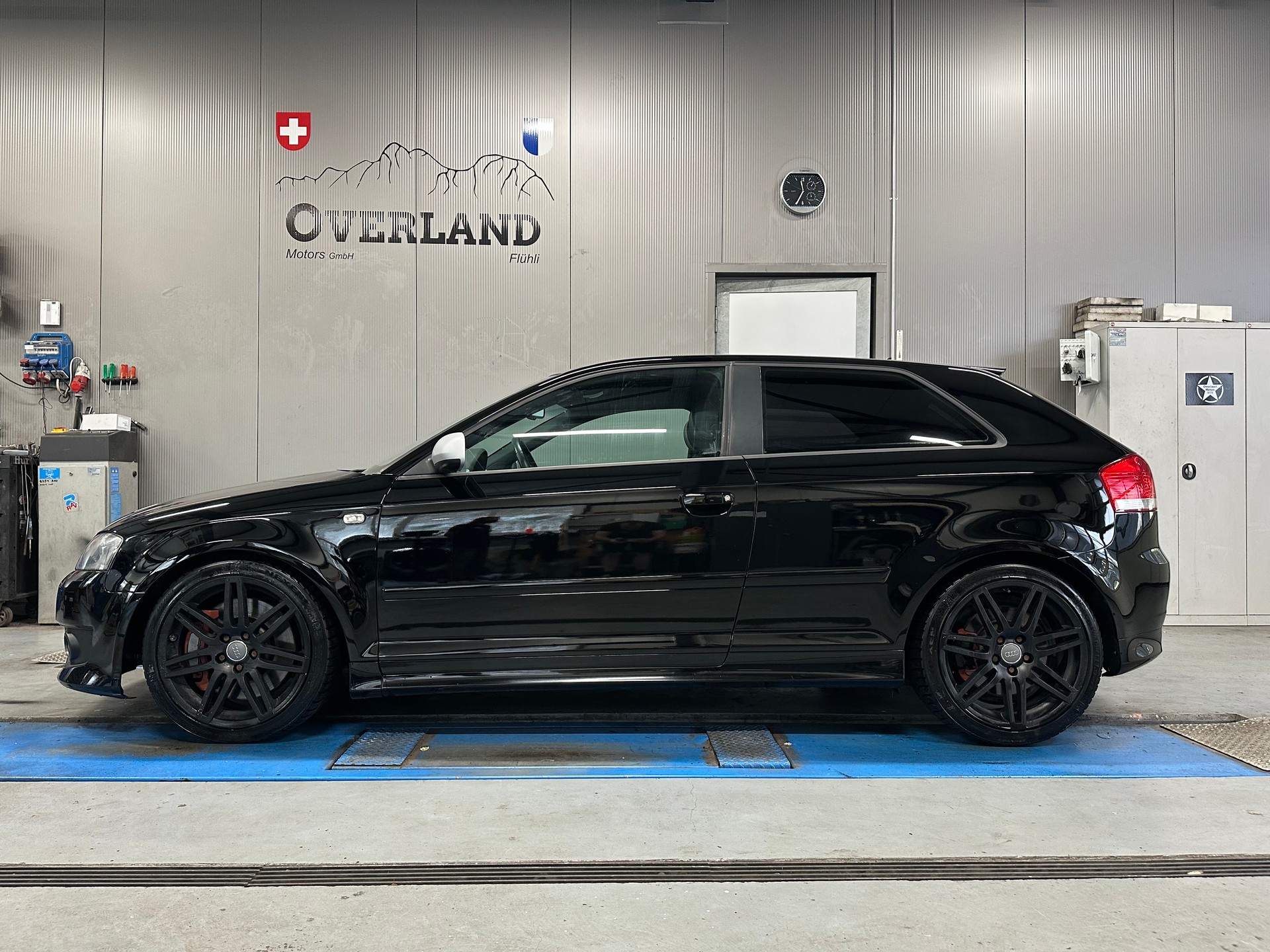 AUDI S3 2.0 Turbo FSI quattro-showroom-element-1