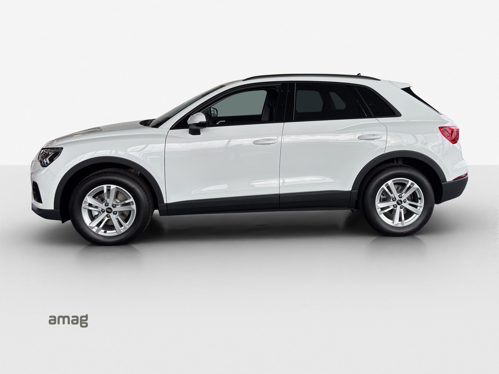 AUDI Q3 35 TFSI Attraction S-tronic-showroom-element-1