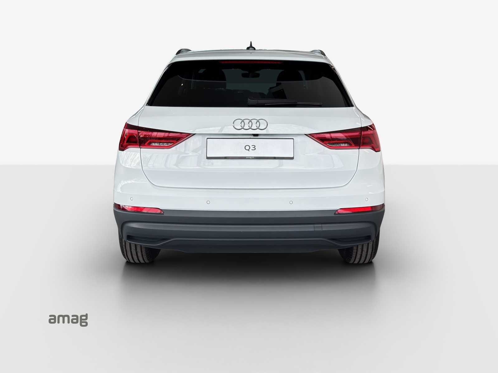 AUDI Q3 35 TFSI Attraction S-tronic-showroom-element-3