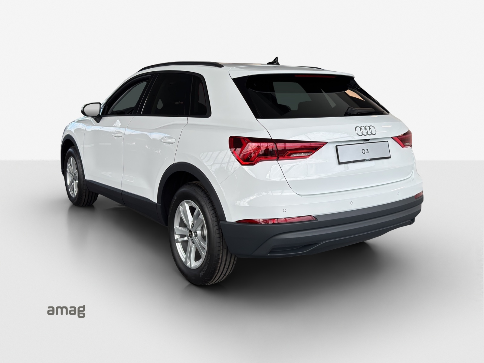 AUDI Q3 35 TFSI Attraction S-tronic-showroom-element-2