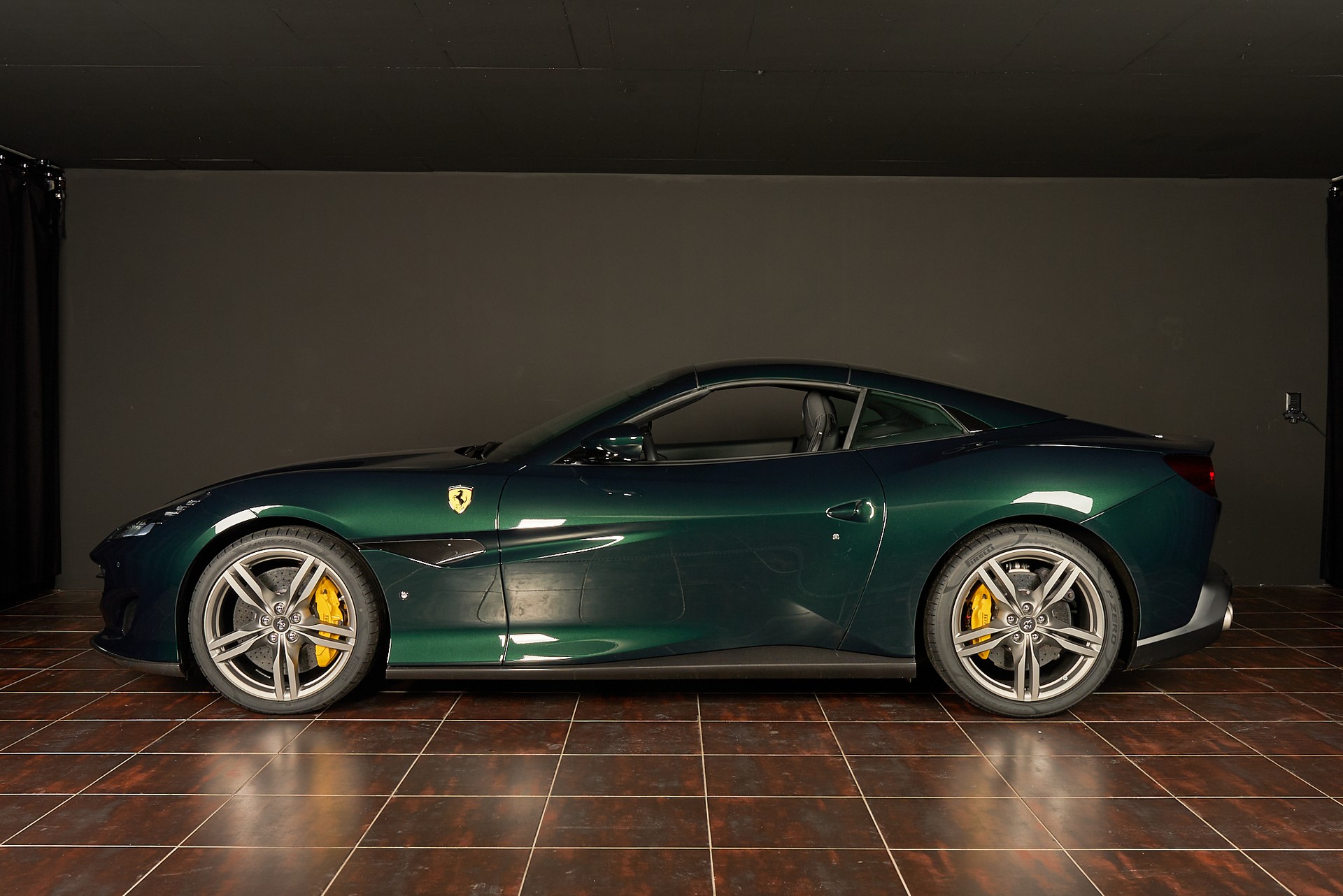 FERRARI Portofino 3.9 V8 T-showroom-element-1