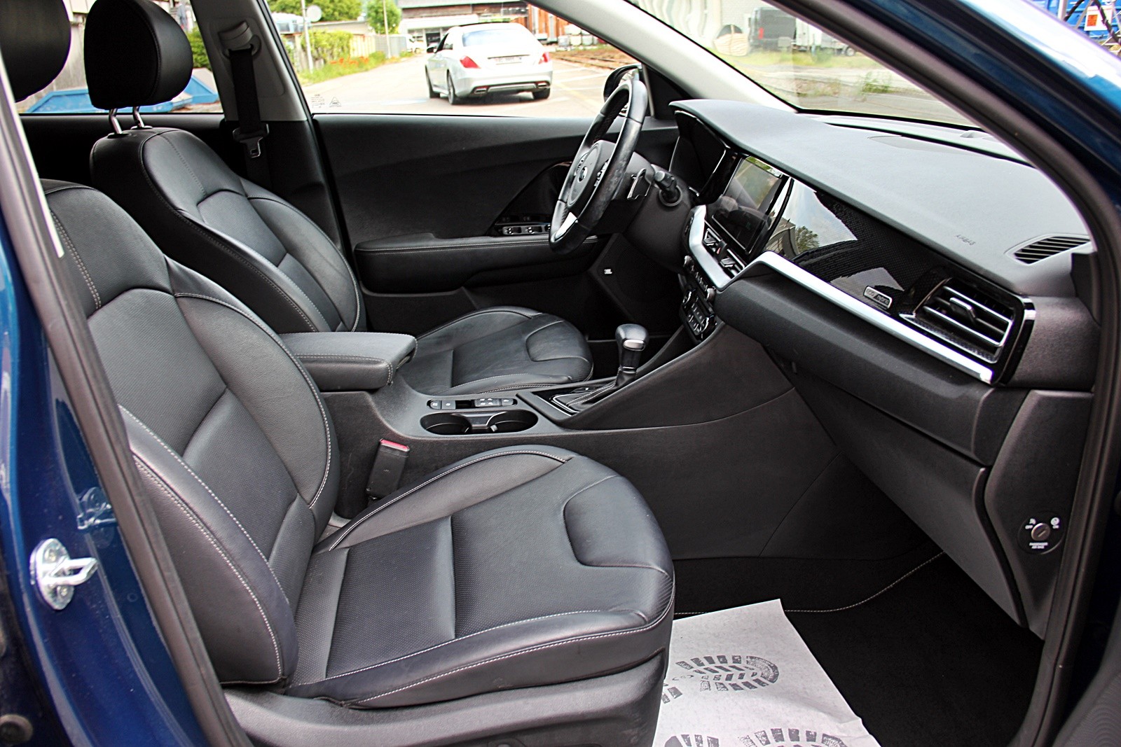 KIA Niro 1.6GDi Hybrid Style DCT-image-11