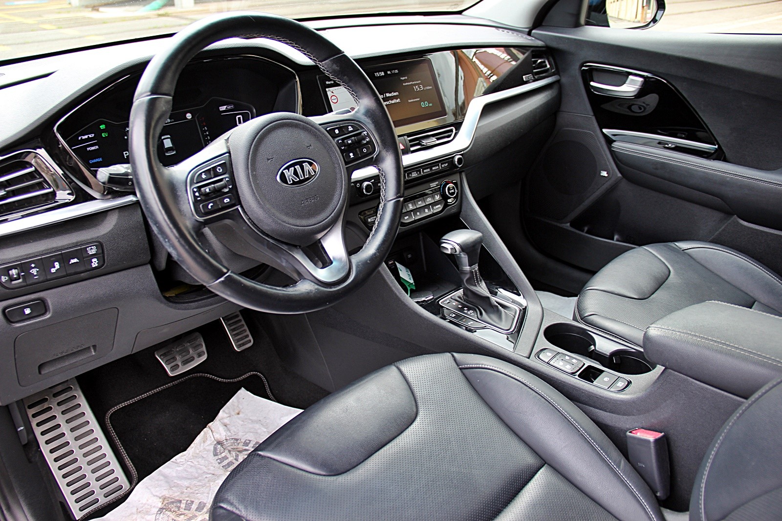 KIA Niro 1.6GDi Hybrid Style DCT-image-8