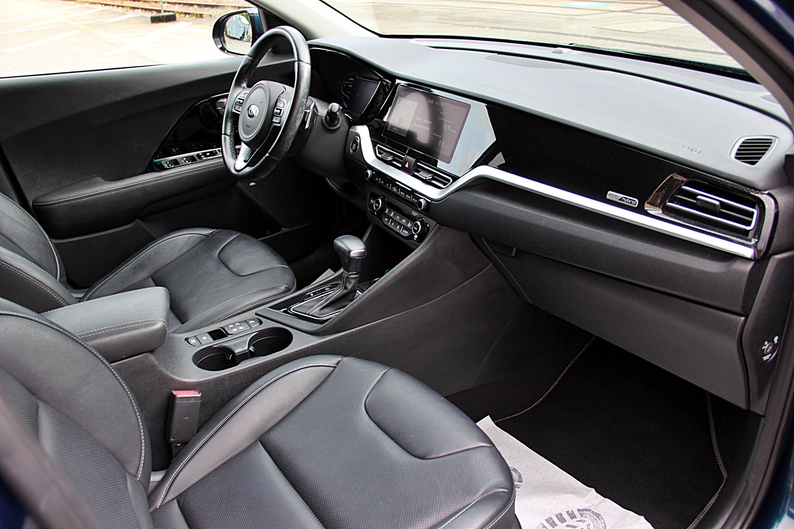KIA Niro 1.6GDi Hybrid Style DCT-image-10