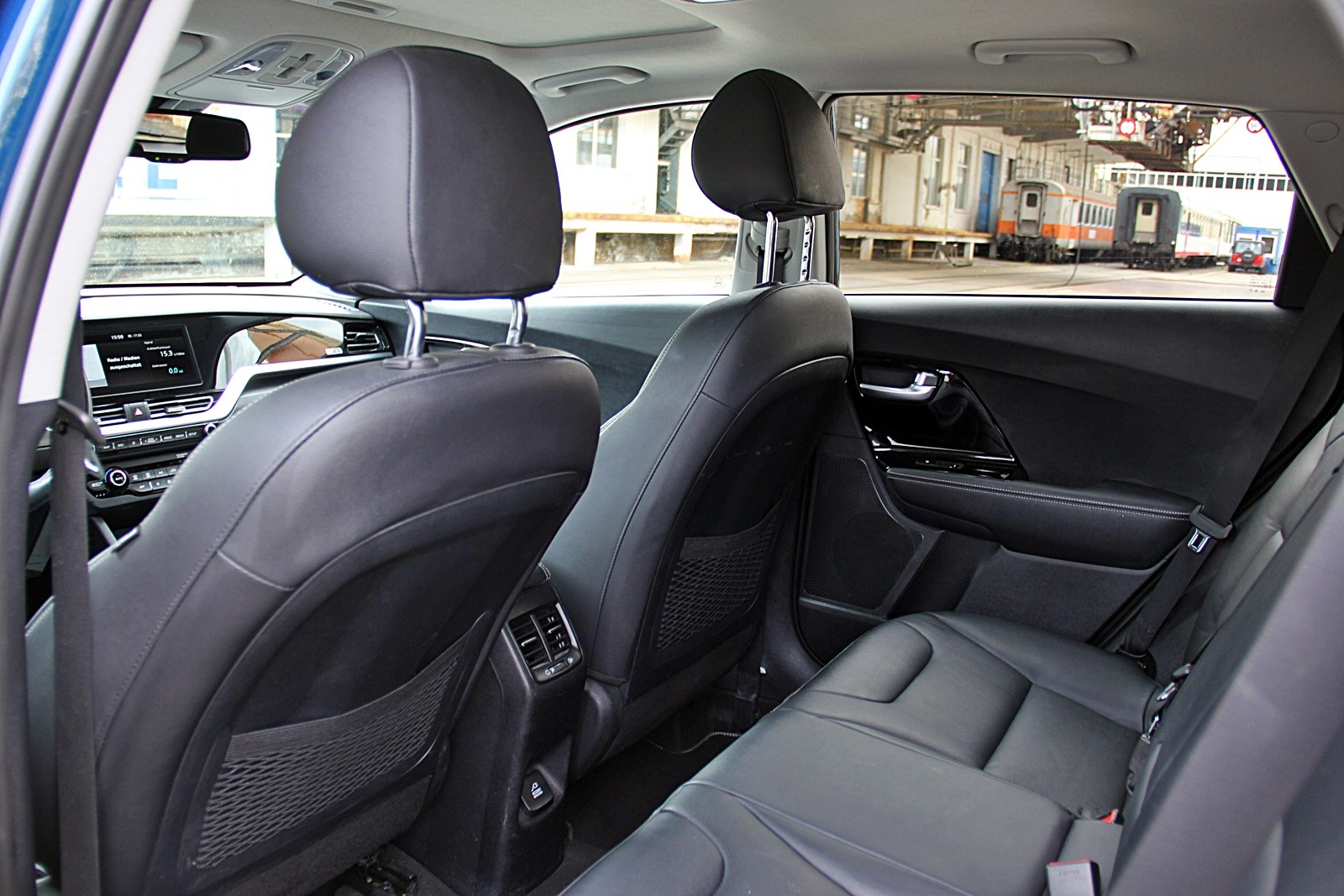 KIA Niro 1.6GDi Hybrid Style DCT-image-13