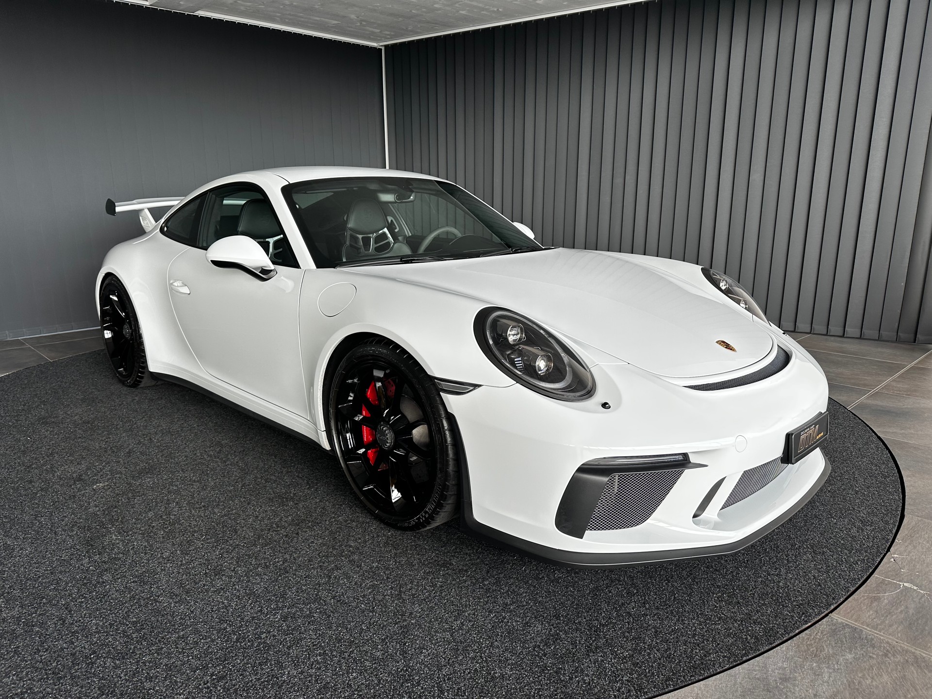 PORSCHE 911 GT3-showroom-element-2