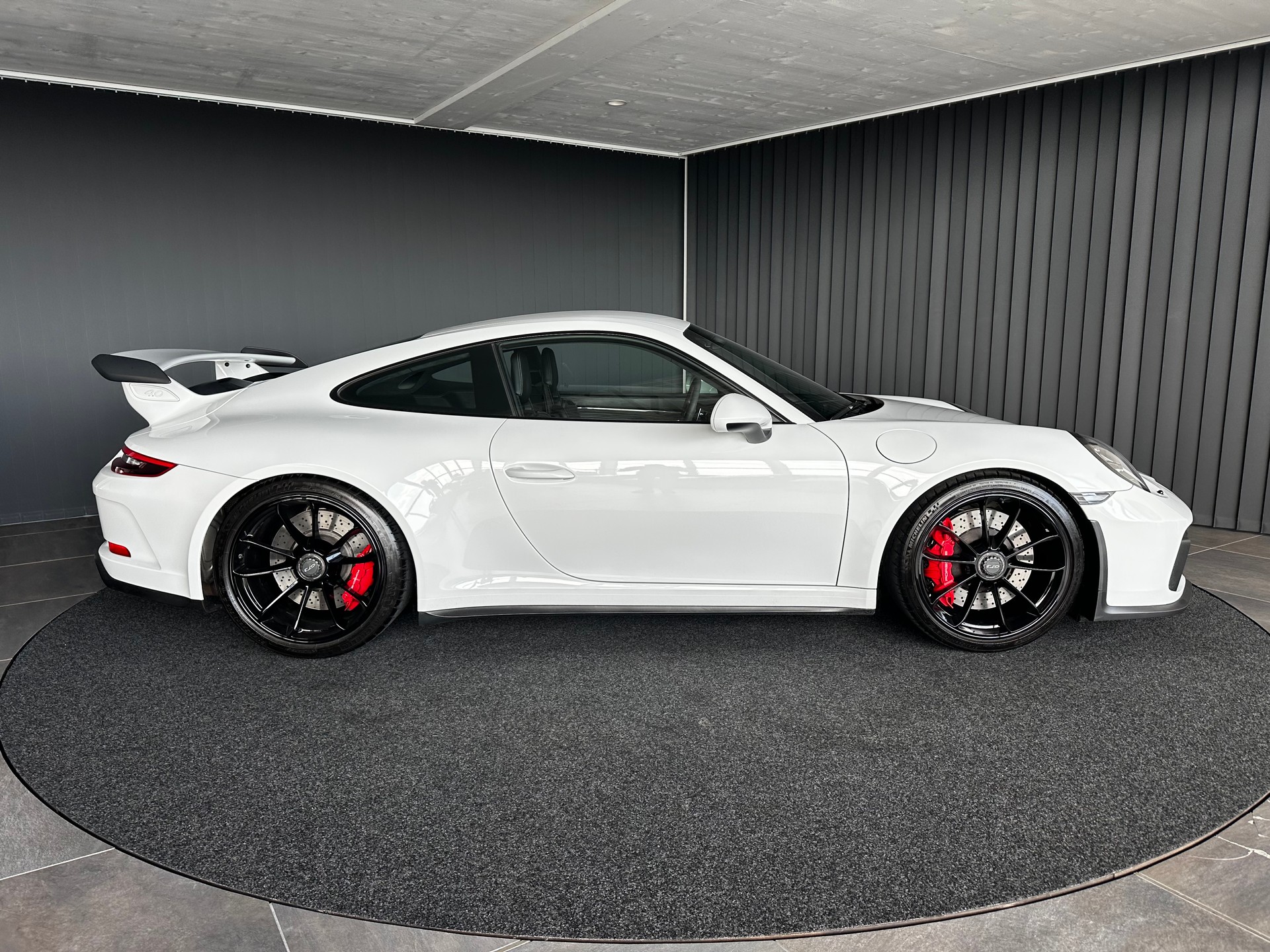 PORSCHE 911 GT3-showroom-element-3