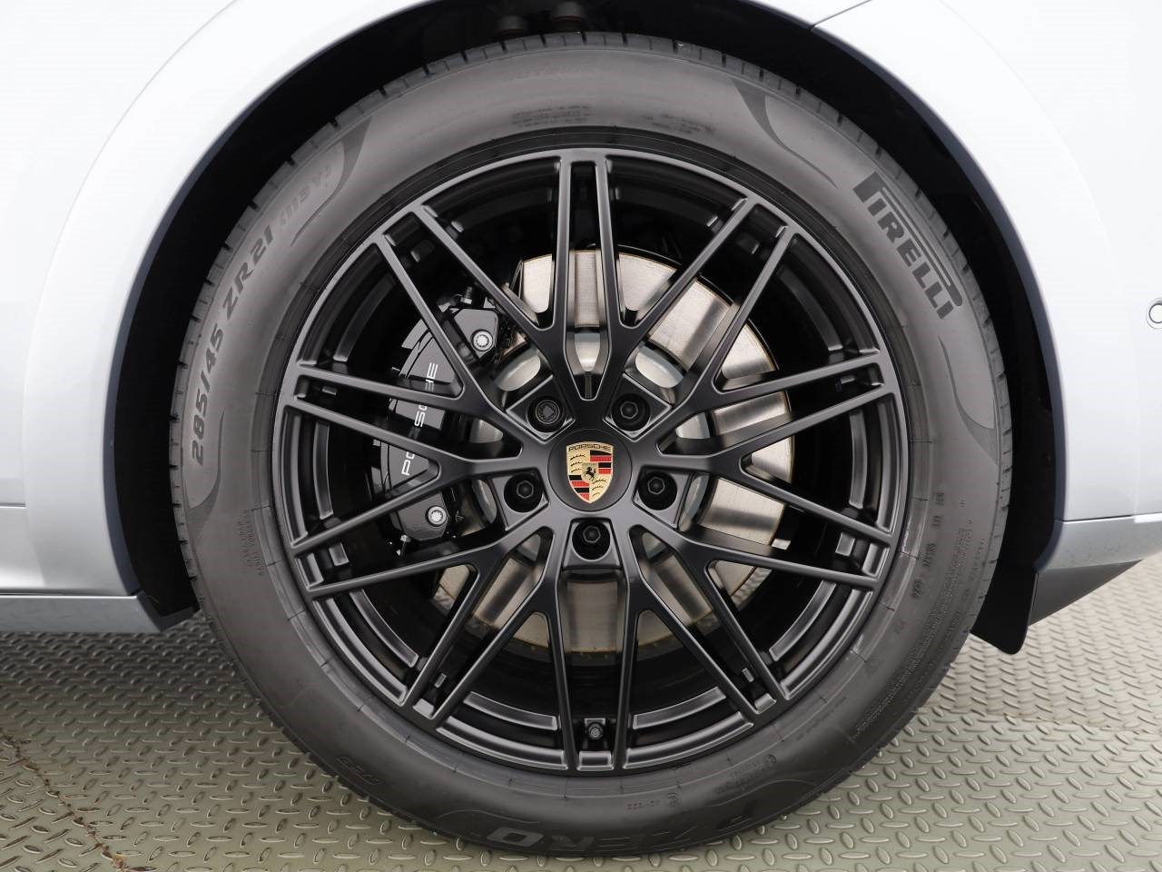 PORSCHE CAYENNE GTS-showroom-element-3