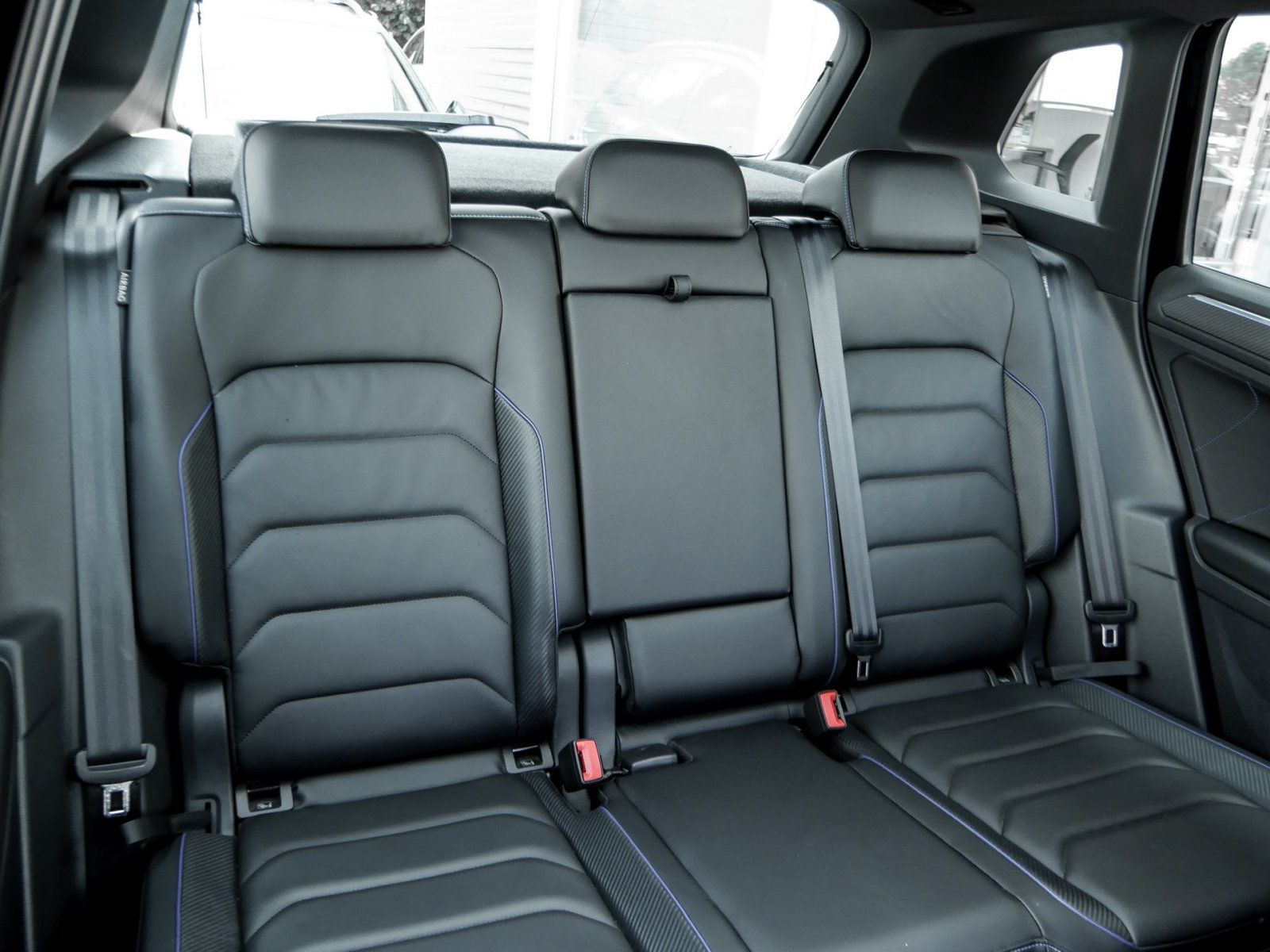 VW Tiguan 2.0TSI R 4Motion DSG-image-4