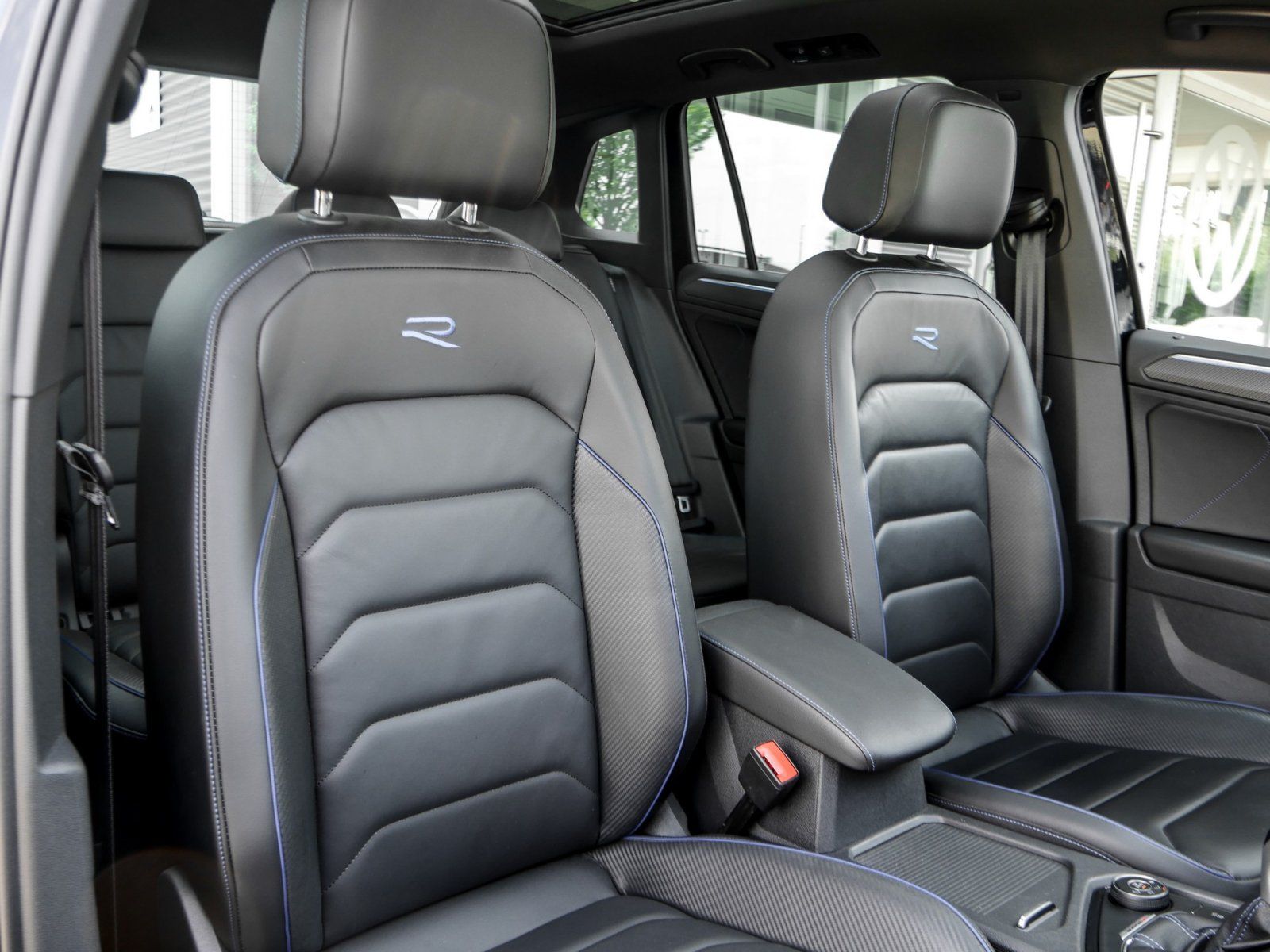 VW Tiguan 2.0TSI R 4Motion DSG-image-6